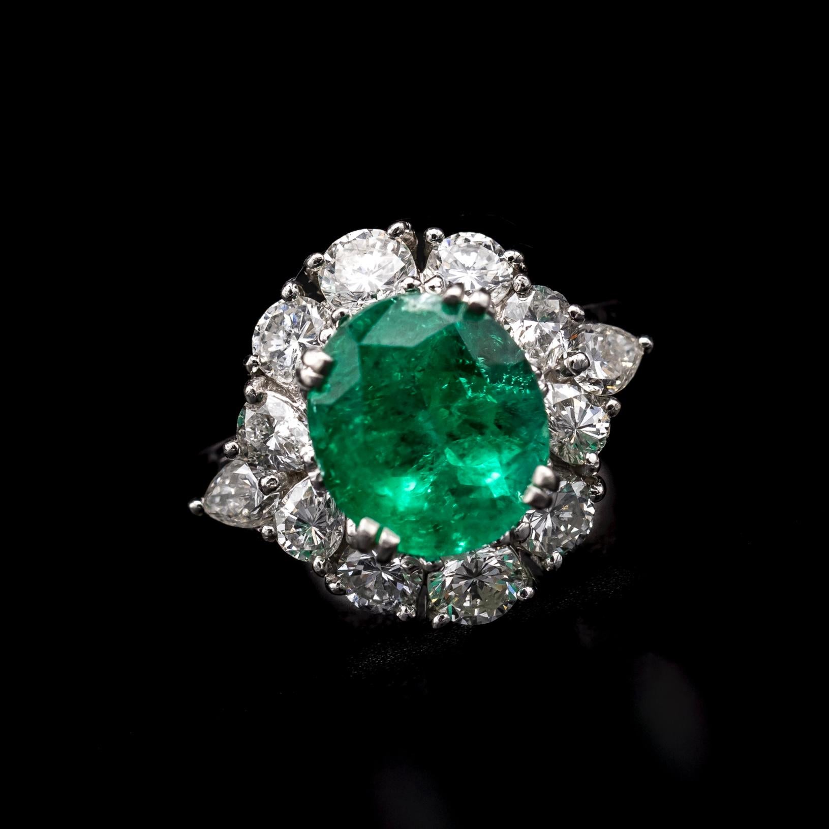 Certified Colombian emerald and diamond oval engagement or cocktail ring, French, 21st Century. A striking jewel featuring a fabulous oval Colombian emerald weighing approximately 4.20 carats, accompanied by GCS report no. 5782-1935, stating the