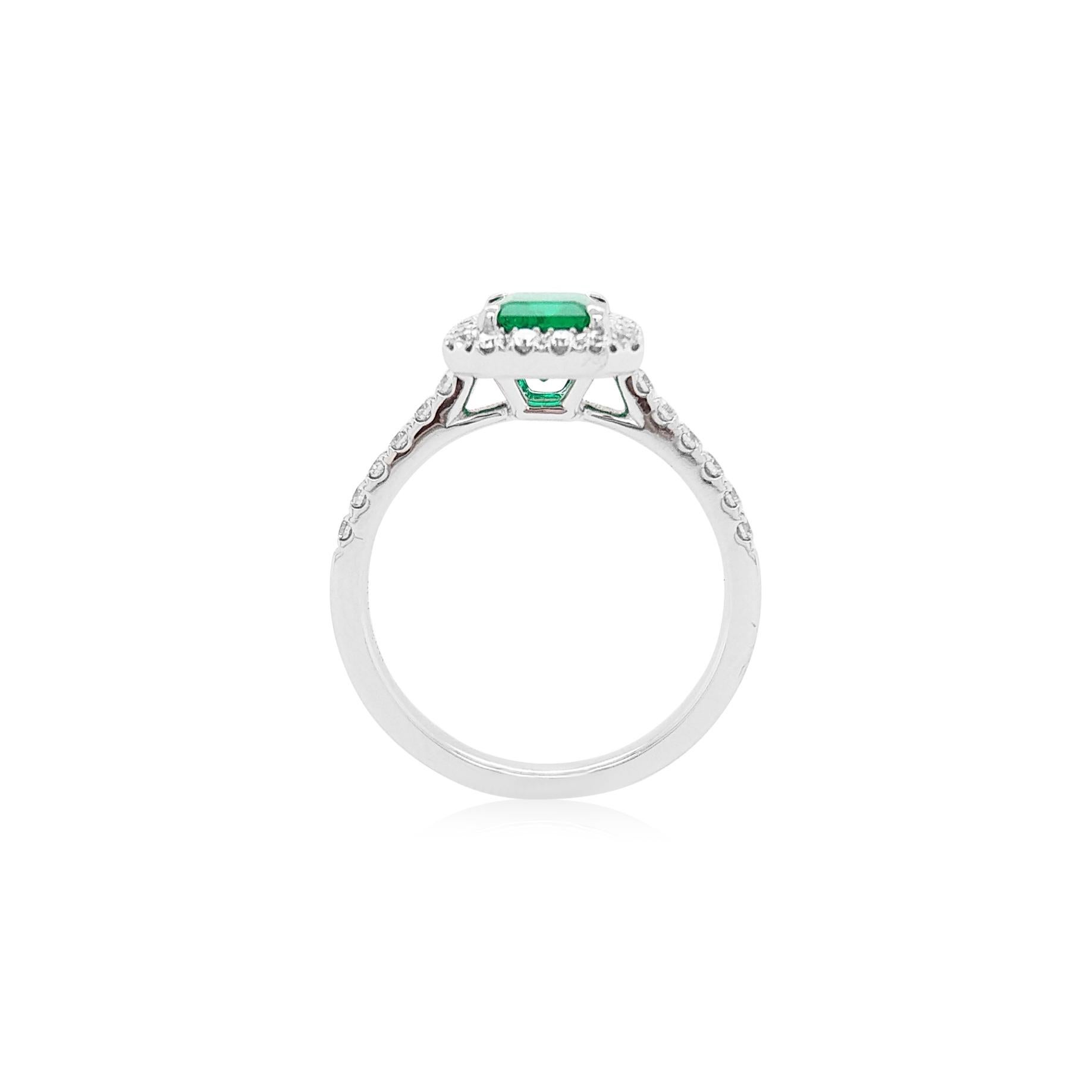 Contemporary Certified Colombian Emerald Platinum Wedding Ring For Sale