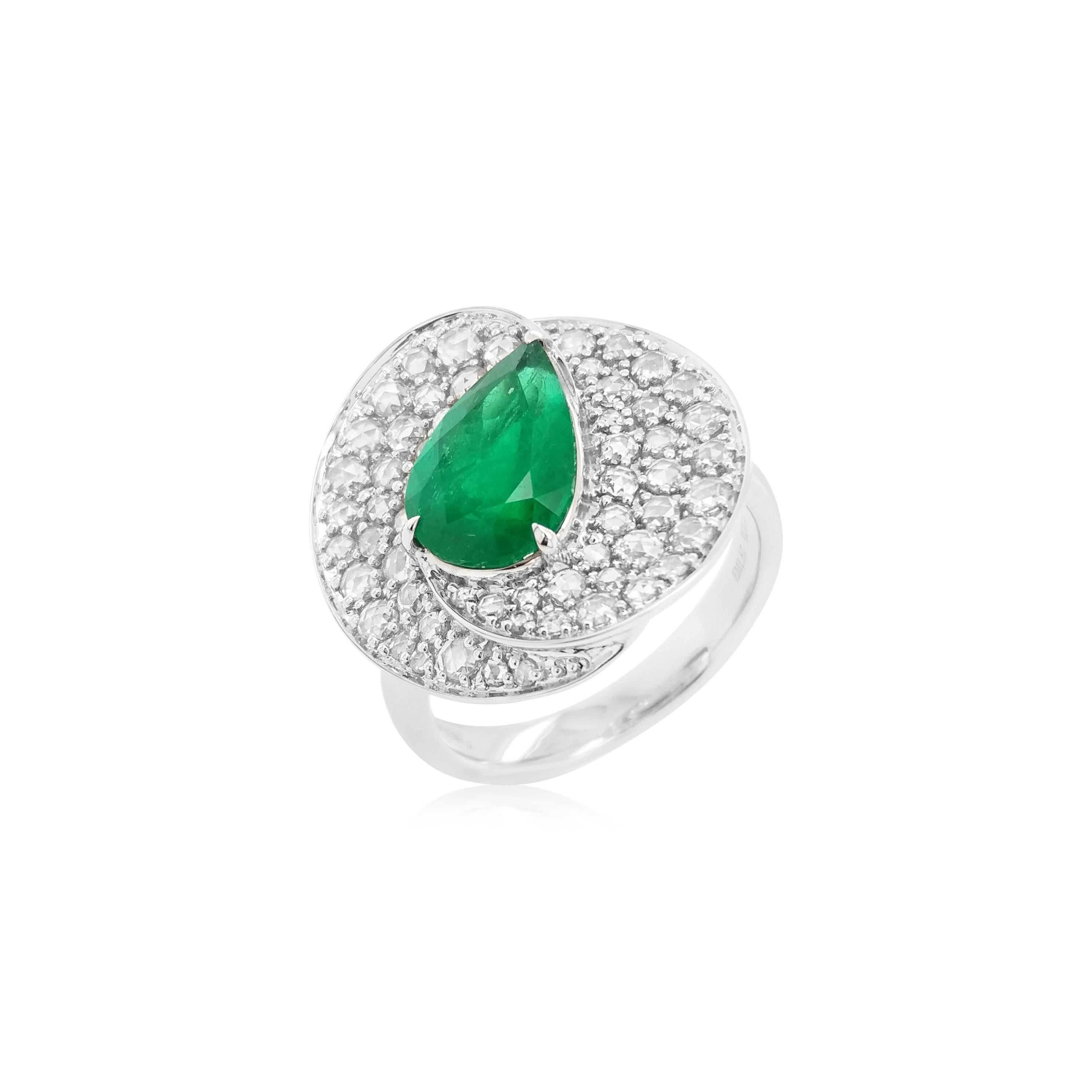 Certified Colombian Emerald Rose-Cut Diamond 18K Cocktail Ring In New Condition For Sale In Hong Kong, HK