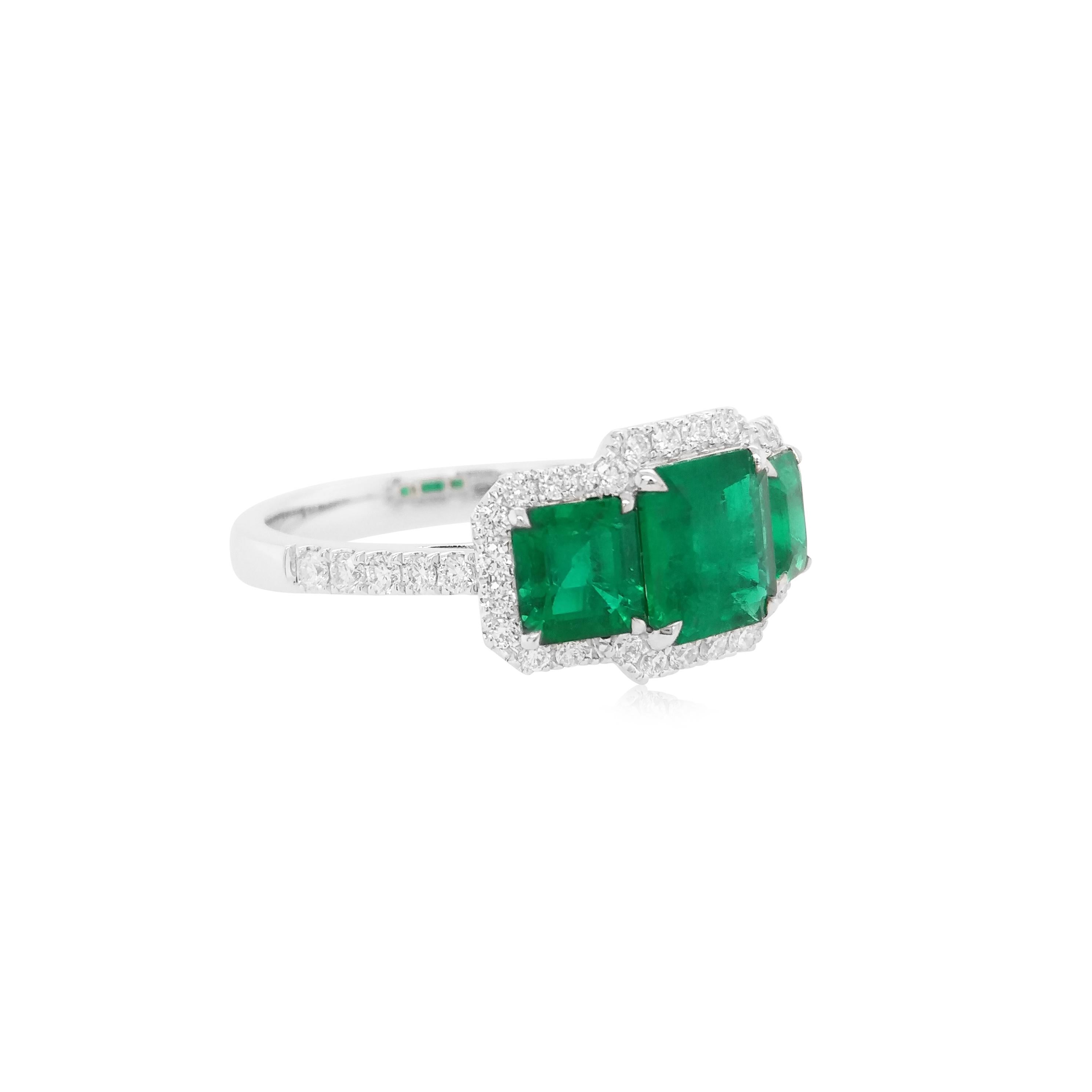 Contemporary Certified Colombian Emerald White Diamond 18K Gold 3-Stone Ring