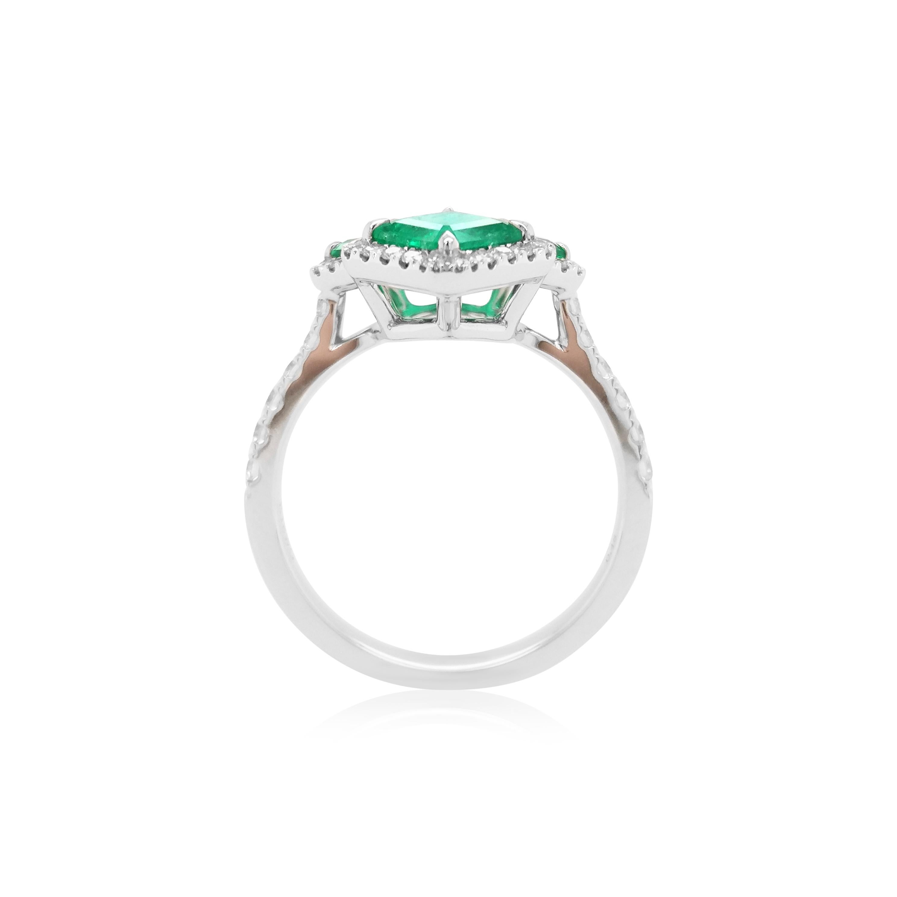 Contemporary Certified Colombian Emerald White Diamond 18K Gold Cocktail Ring