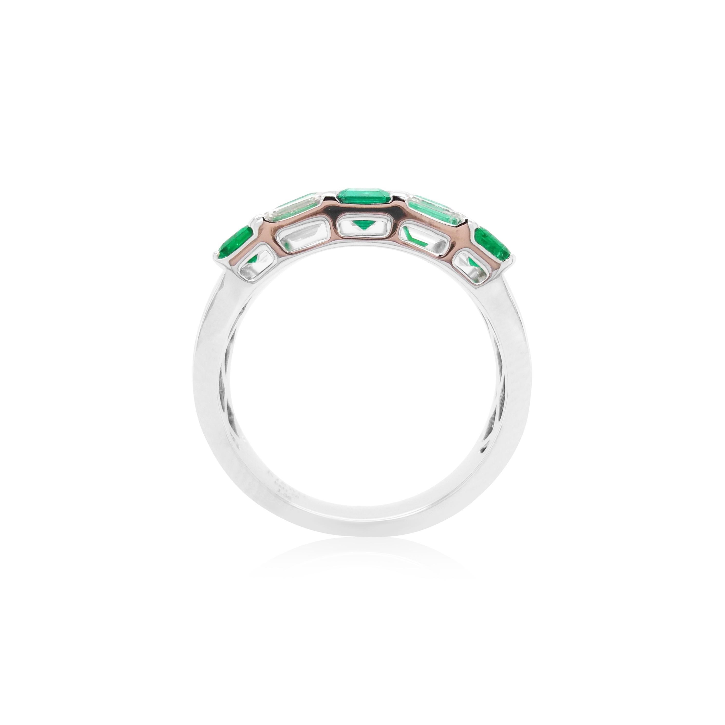 Contemporary Certified Colombian Emerald White Diamond 18K Gold Cocktail Ring For Sale
