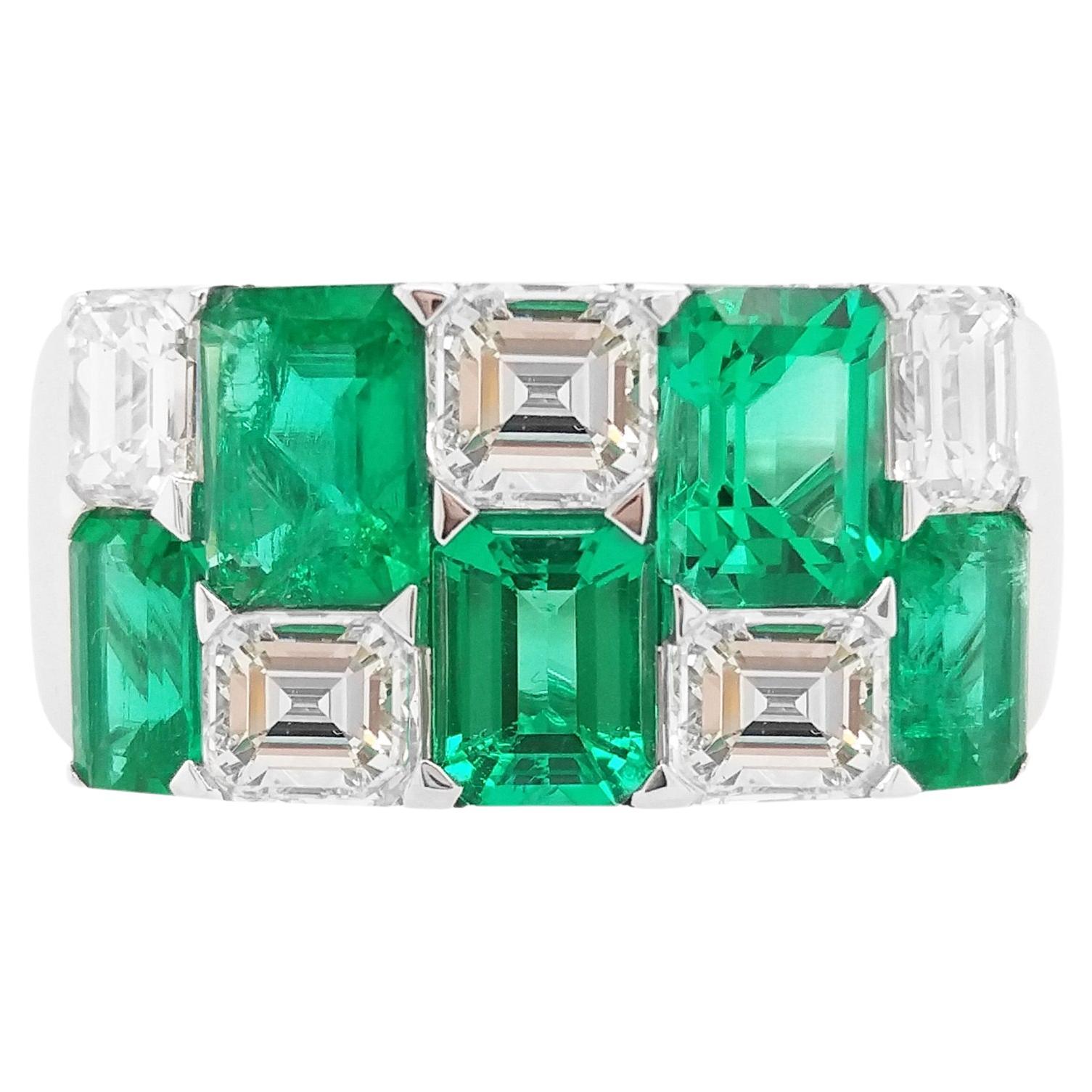 Certified Colombian Emerald White Diamond 18K Gold Cocktail Ring For Sale