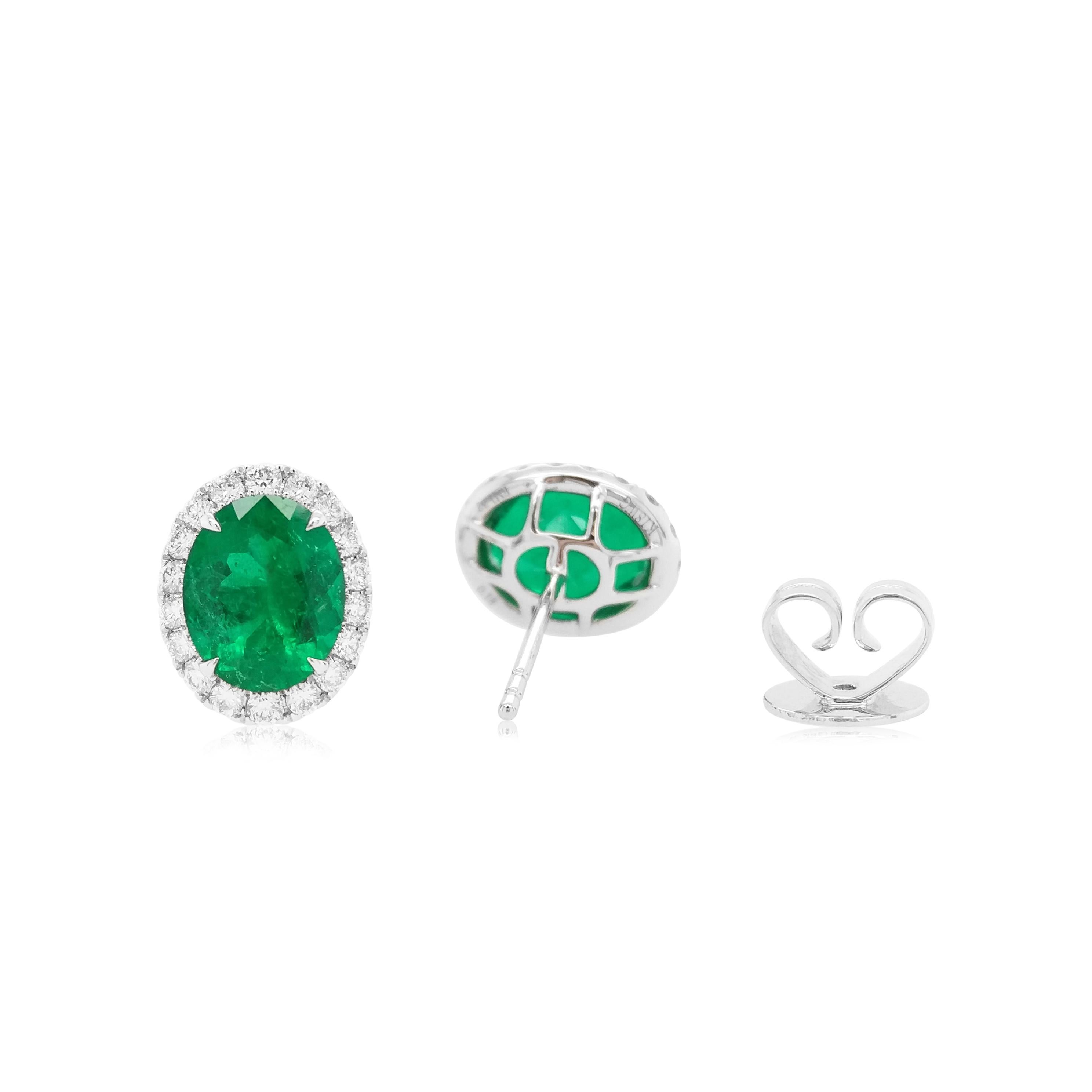 Contemporary Certified Colombian Emerald White Diamond 18K Gold Stud Earrings For Sale