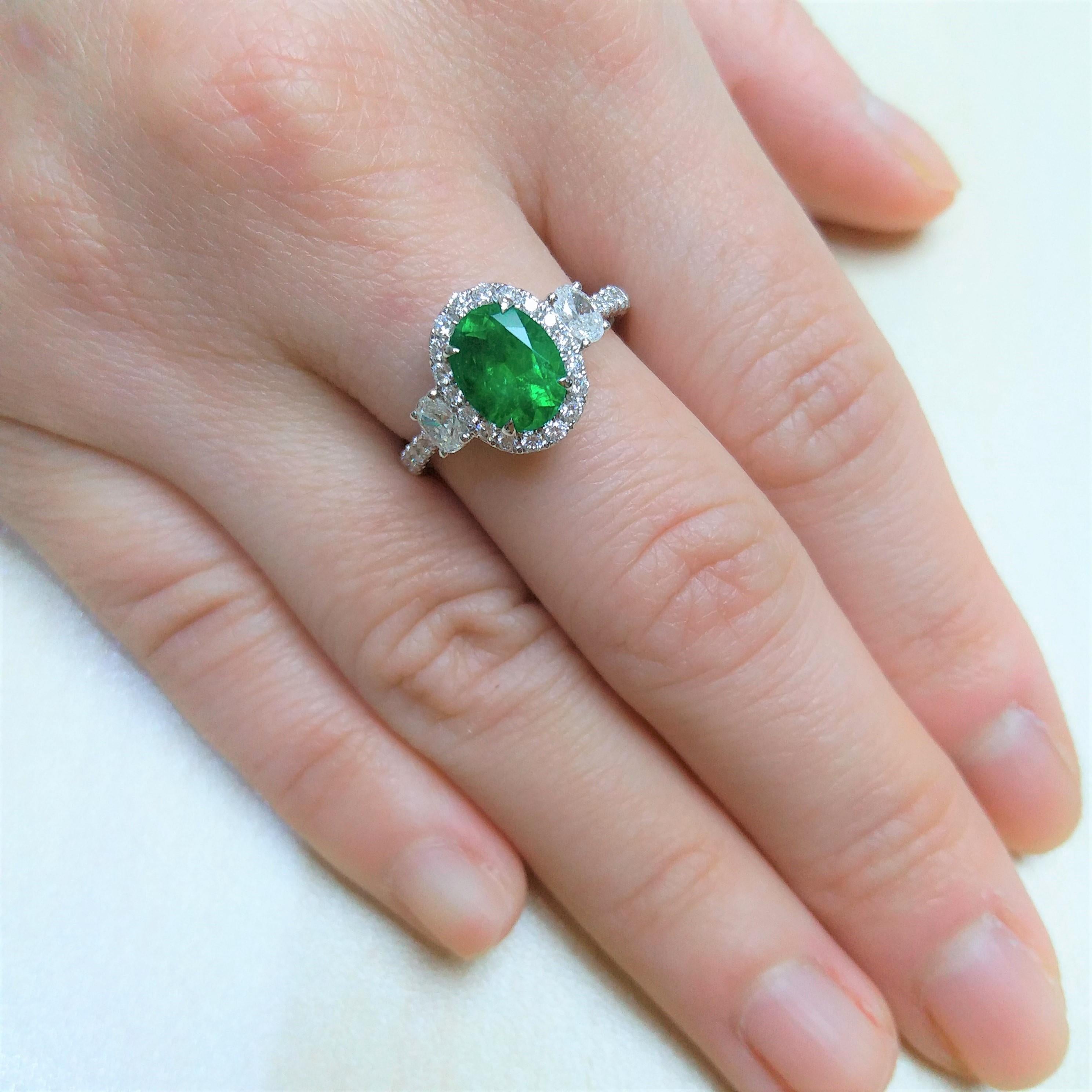 Bague de mariage en or 18 carats avec émeraude colombienne certifiée et diamant blanc en vente 1