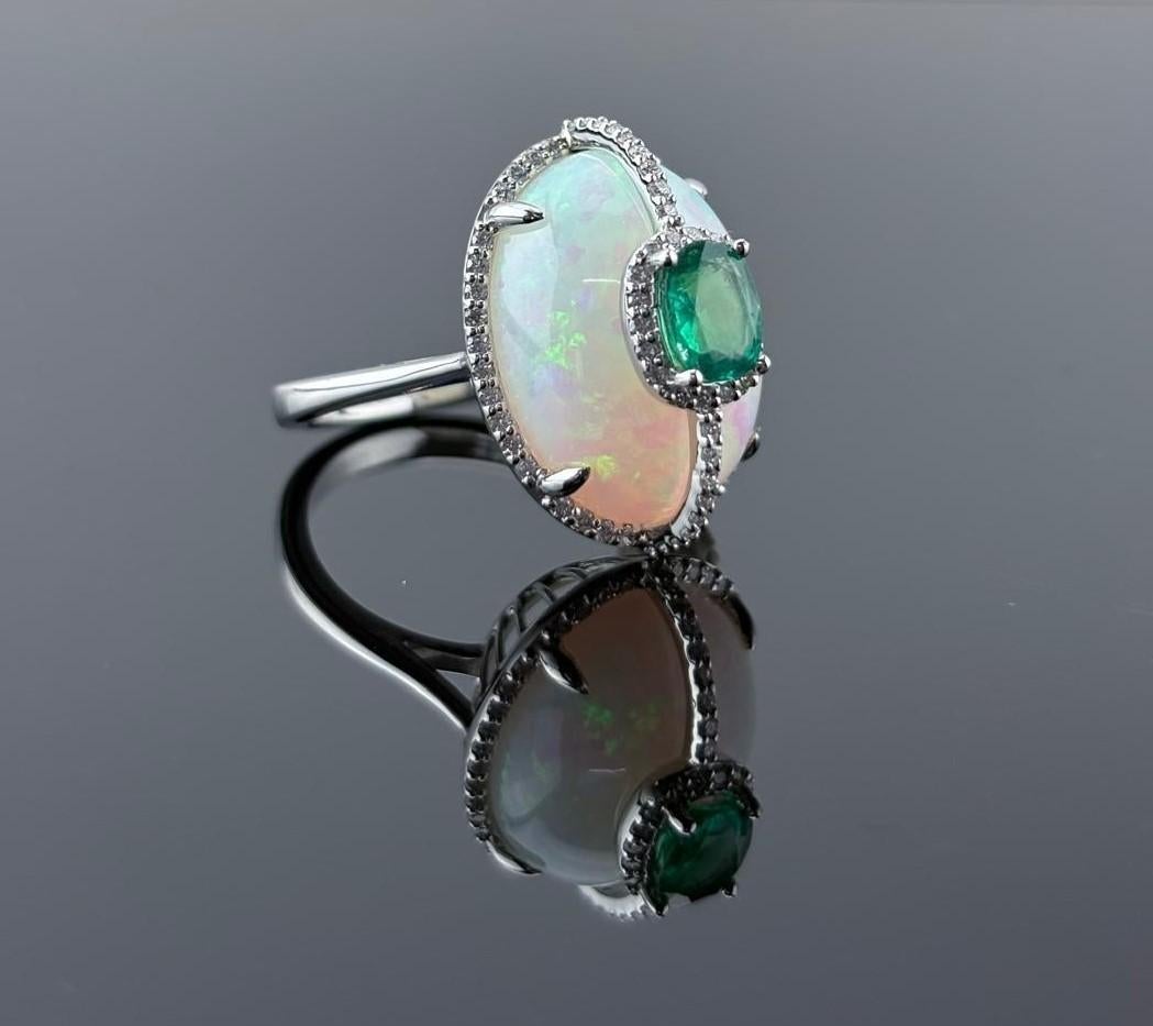 Certified Color Play Effect Oval Opal 18KT White Gold, Diamond And Emerald Ring In New Condition For Sale In Bangkok, Thailand