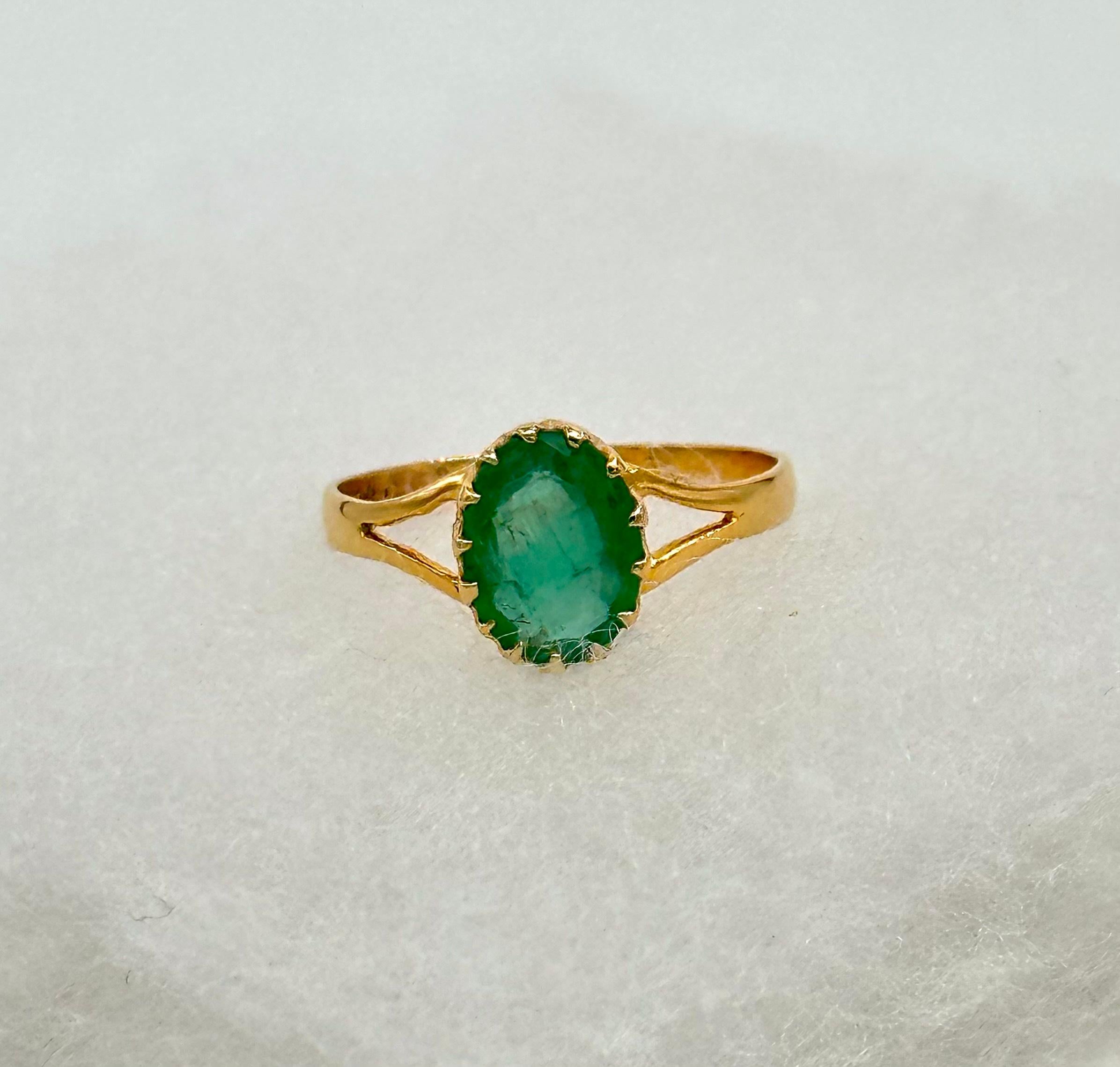 Oval Cut Certified Columbian Emerald Ring 2.30ctw Emerald 14K Solid Yellow Gold Ring For Sale