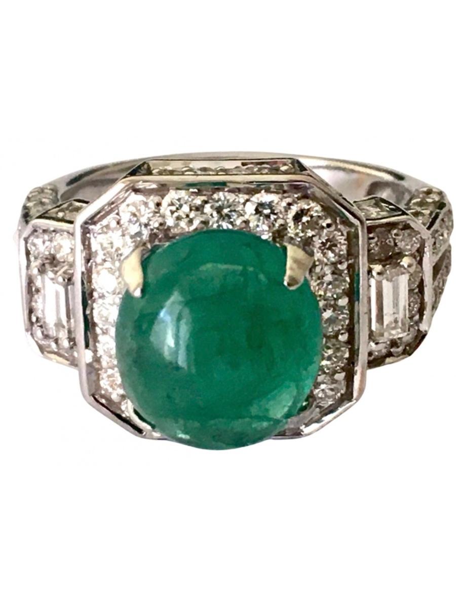 Exclusive Art Deco design in 18k gold with a natural Zambian Emerald in cabochon cut of  5,10 carats, and  natural diamonds in baguettes cut and round brilliant ct 1,25 F color VS clarity, top quality.
Handmade by artisan goldsmith.
Excellent