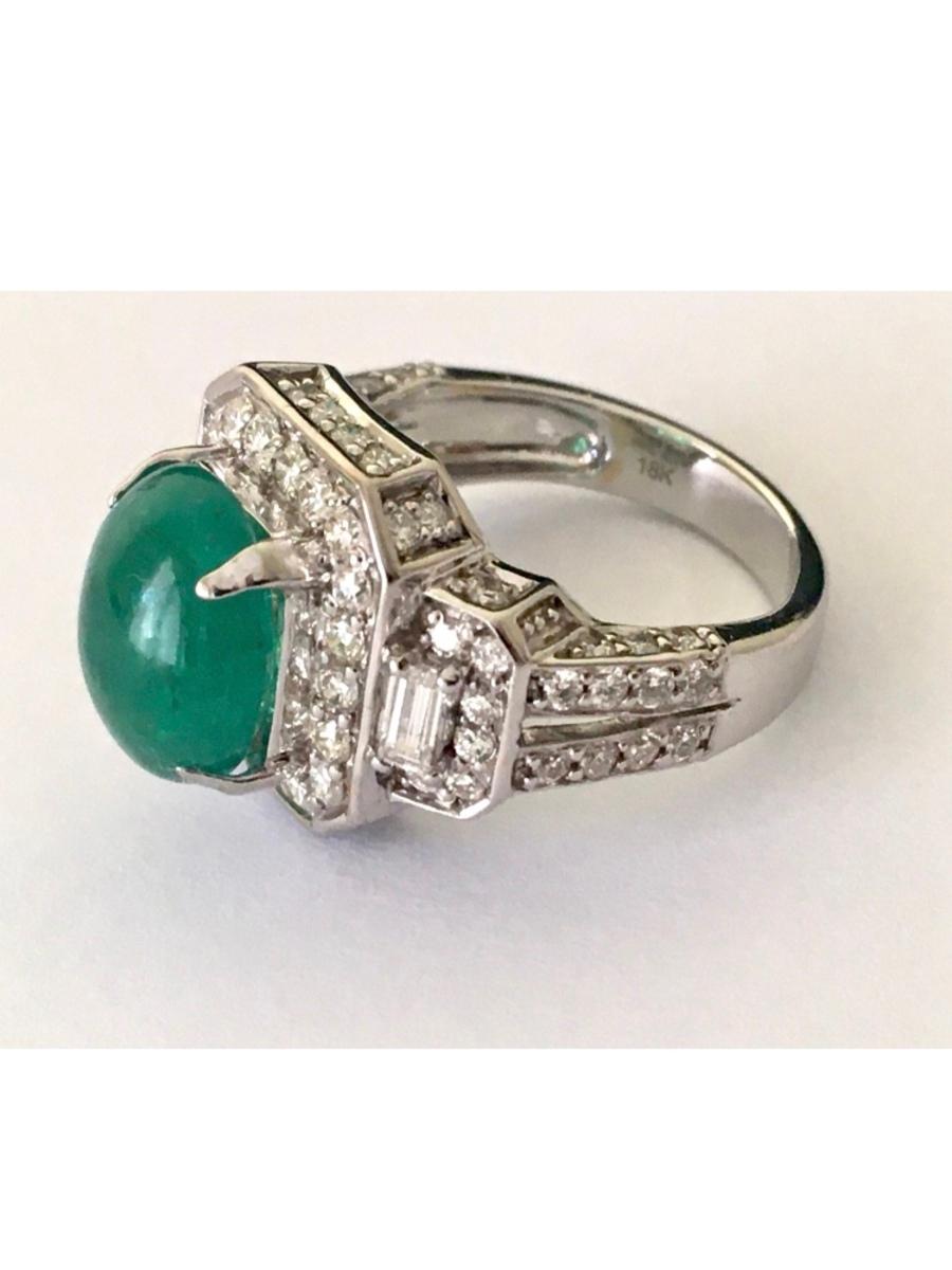 Art Deco AIG Certified 5.10 Carats Zambian Emerald Diamonds 18K Gold Ring For Sale