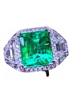 Handcrafted 18K Gold Colombian Emerald Ring, 6.00ct with Diamonds