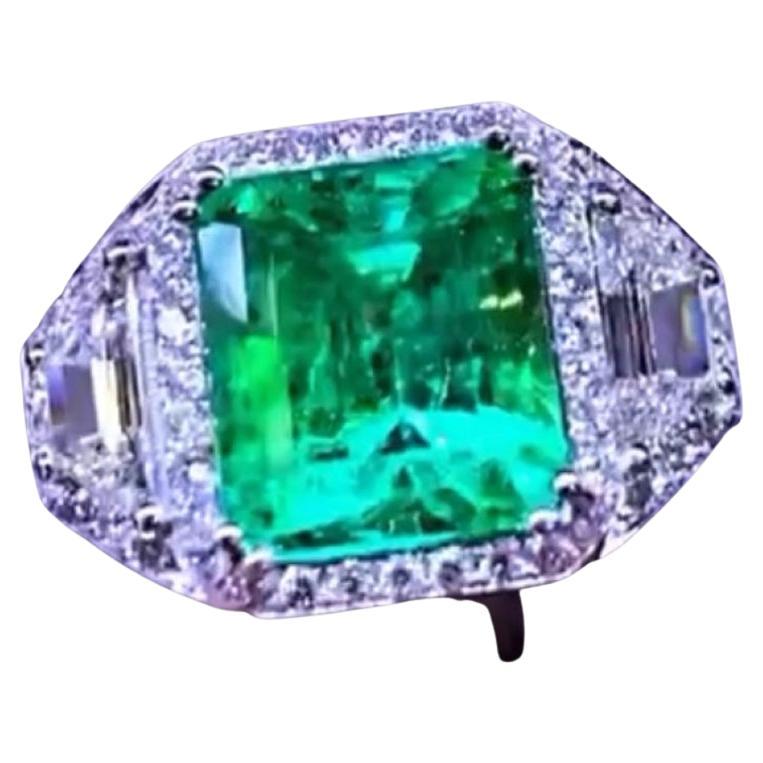 AIG Certified 6.00 Carats Colombian Emerald  Diamonds 18K Gold Ring For Sale