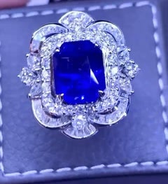 Certified Ct 7, 67 of Royal Blue Sapphire and Diamonds on Ring
