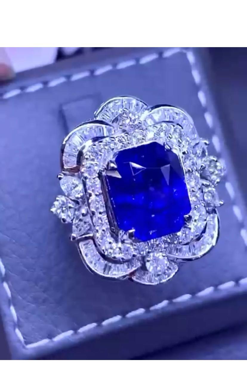 Certified Ct 7, 67 of Royal Blue Sapphire and Diamonds on Ring In New Condition For Sale In Massafra, IT