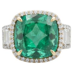 Bague en or 18 carats avec halo d
émeraudes vertes certifiées taille coussin et de diamants