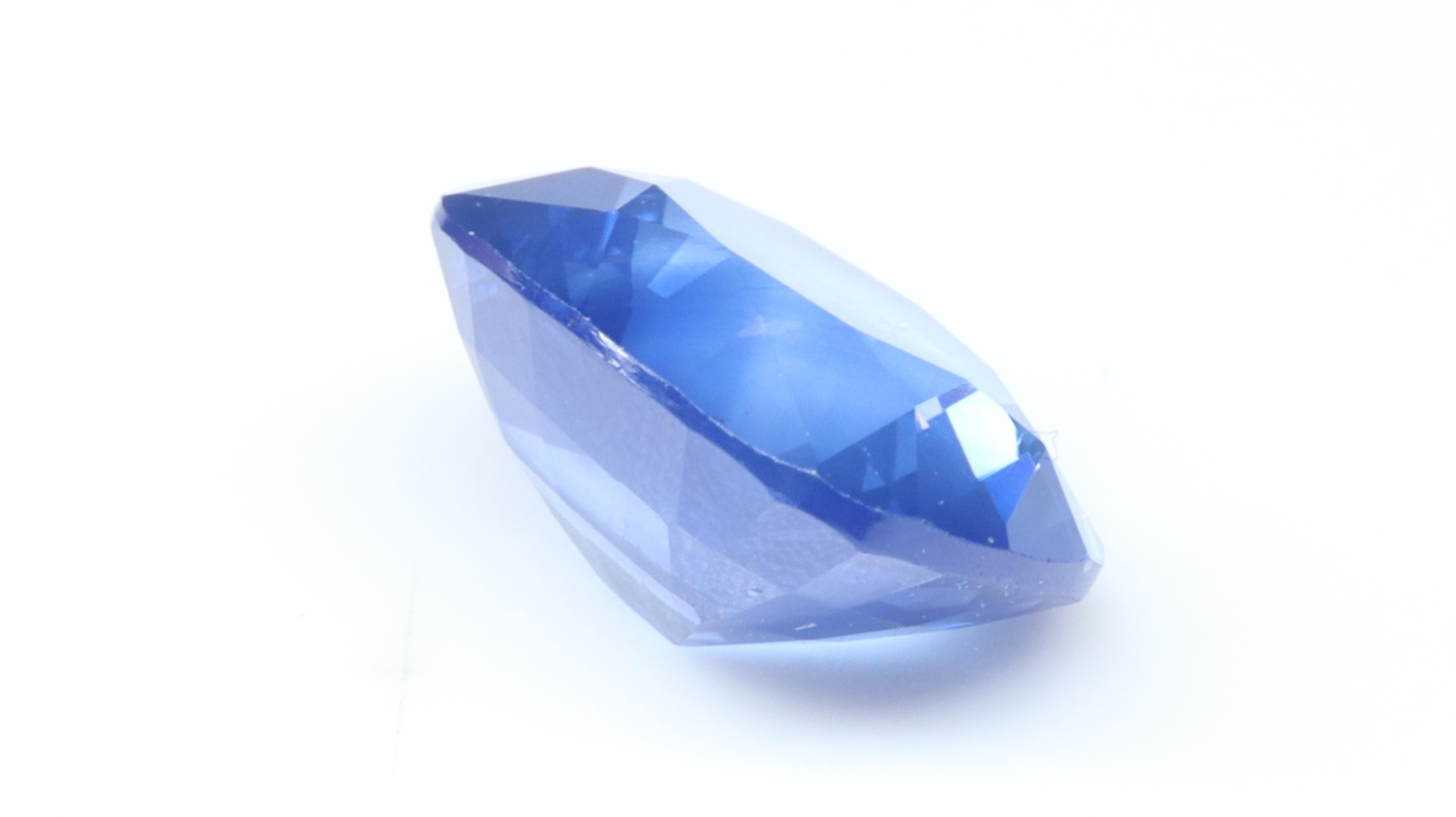 Saphir bleu intense certifié taille coussin - 2,29 carats Neuf - En vente à Antwerpen, BE