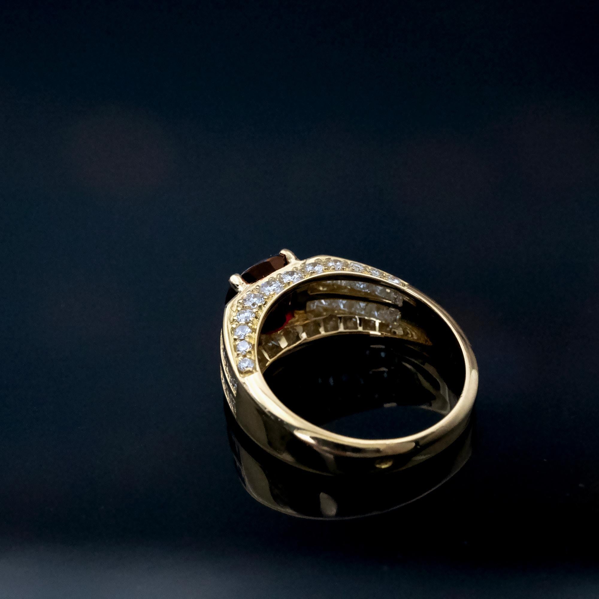 Certified Cushion-Cut Ruby and Diamond 18k Yellow Gold Cocktail Ring In New Condition For Sale In Monte Carlo, MC