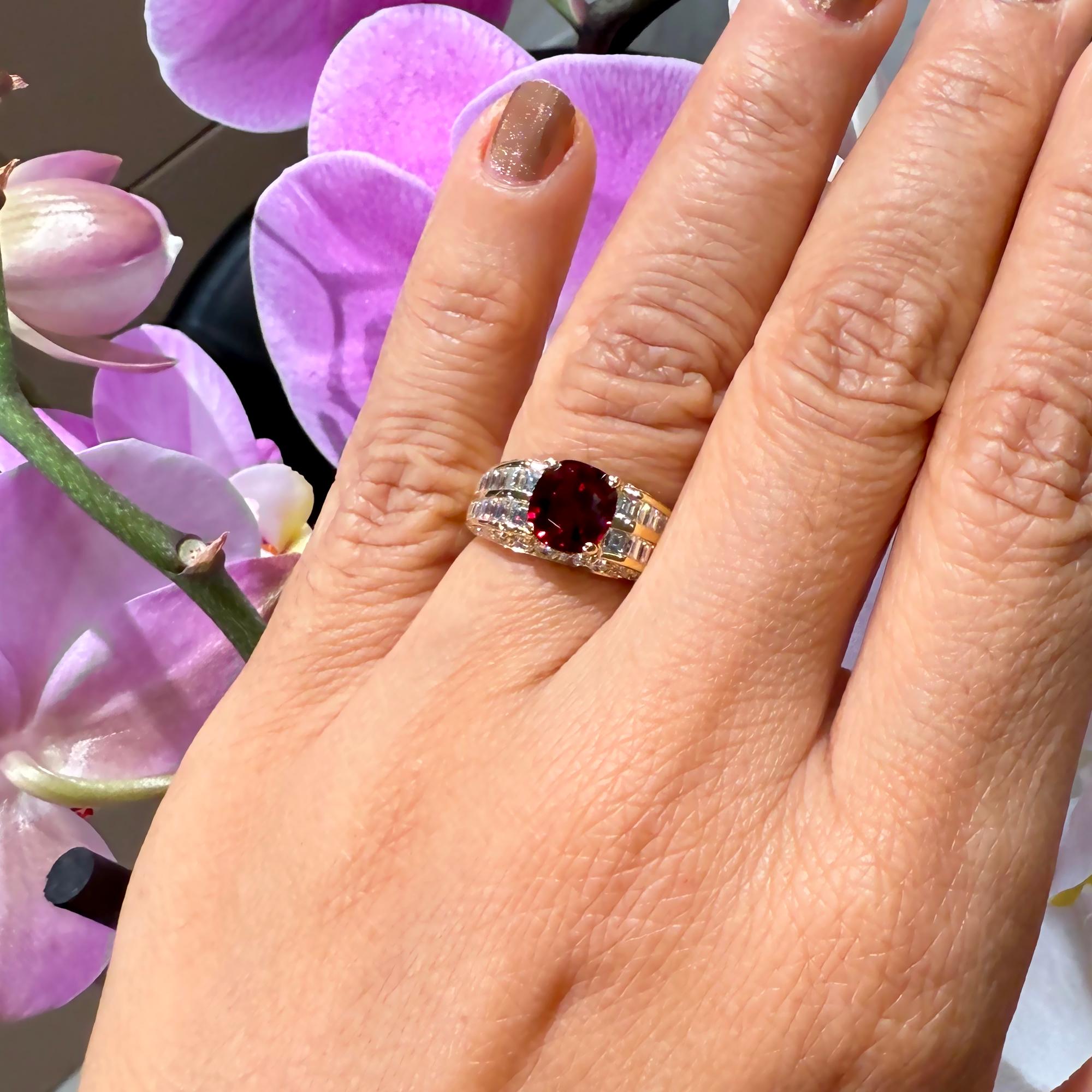 Certified Cushion-Cut Ruby and Diamond 18k Yellow Gold Cocktail Ring For Sale 1