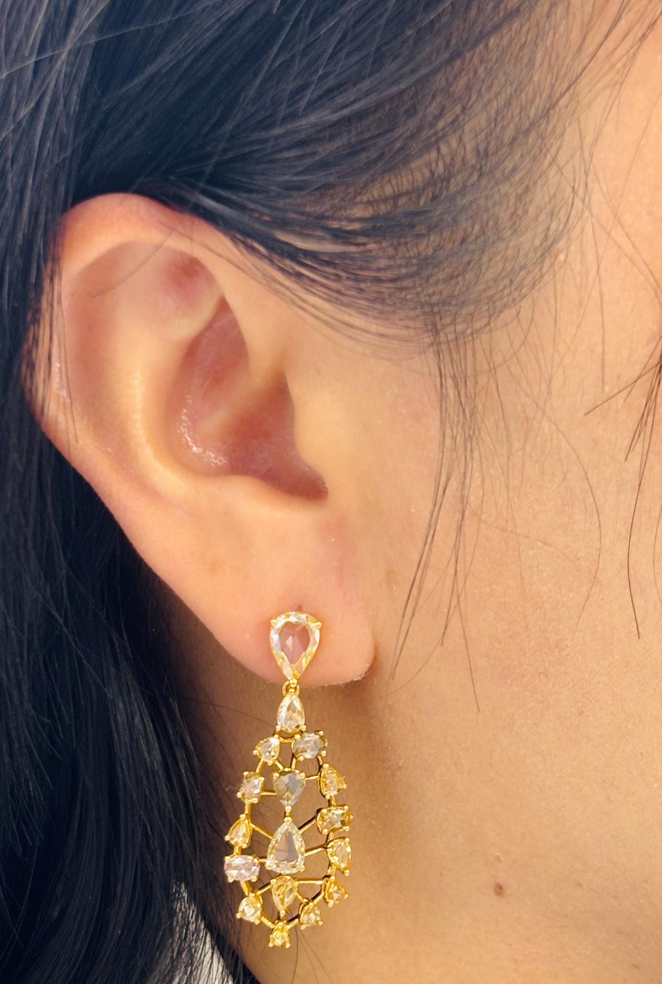 Zertifizierte Ohrringe mit Rosecut Fancy Color Diamanten aus 18K Gold (Art déco) im Angebot