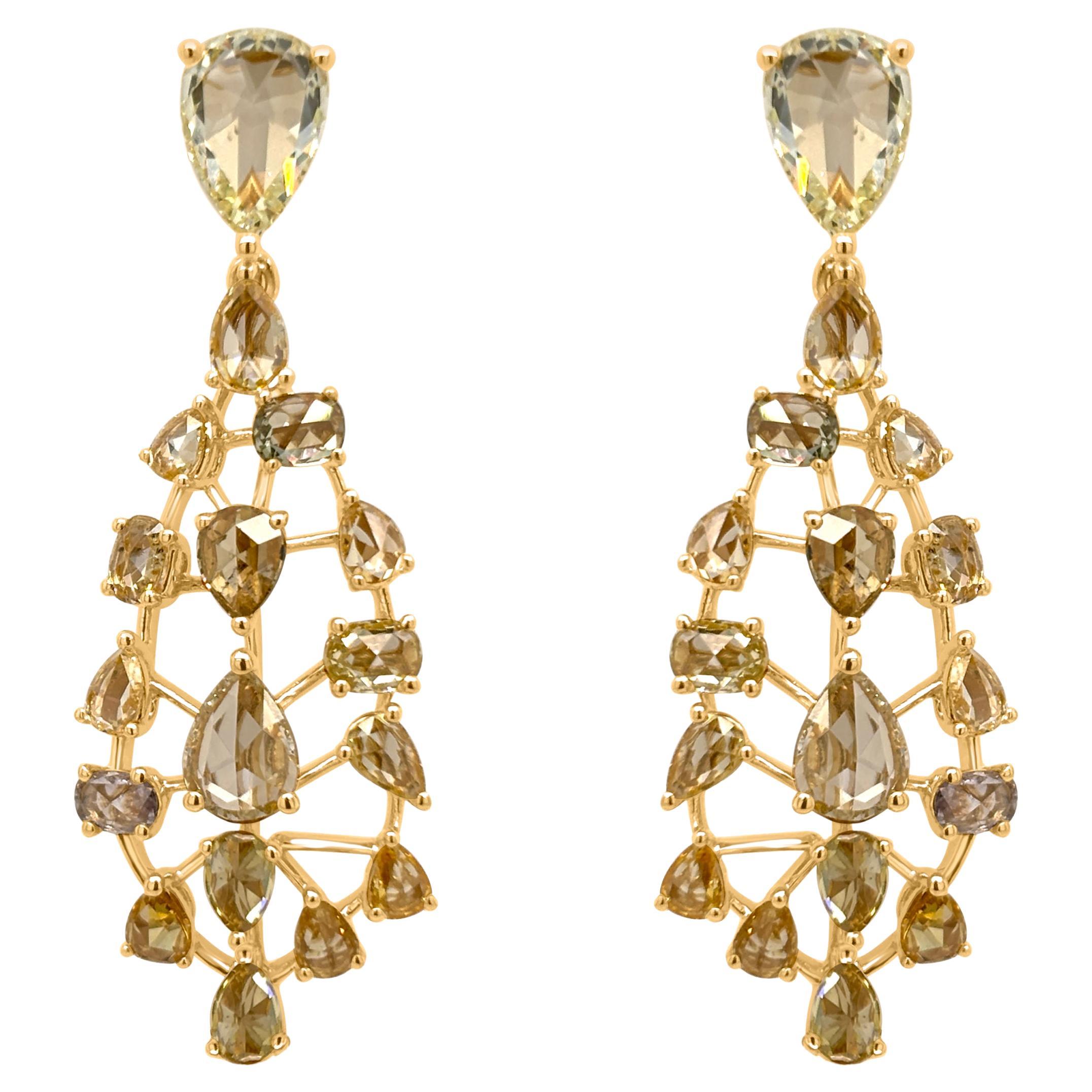 Zertifizierte Ohrringe mit Rosecut Fancy Color Diamanten aus 18K Gold im Angebot