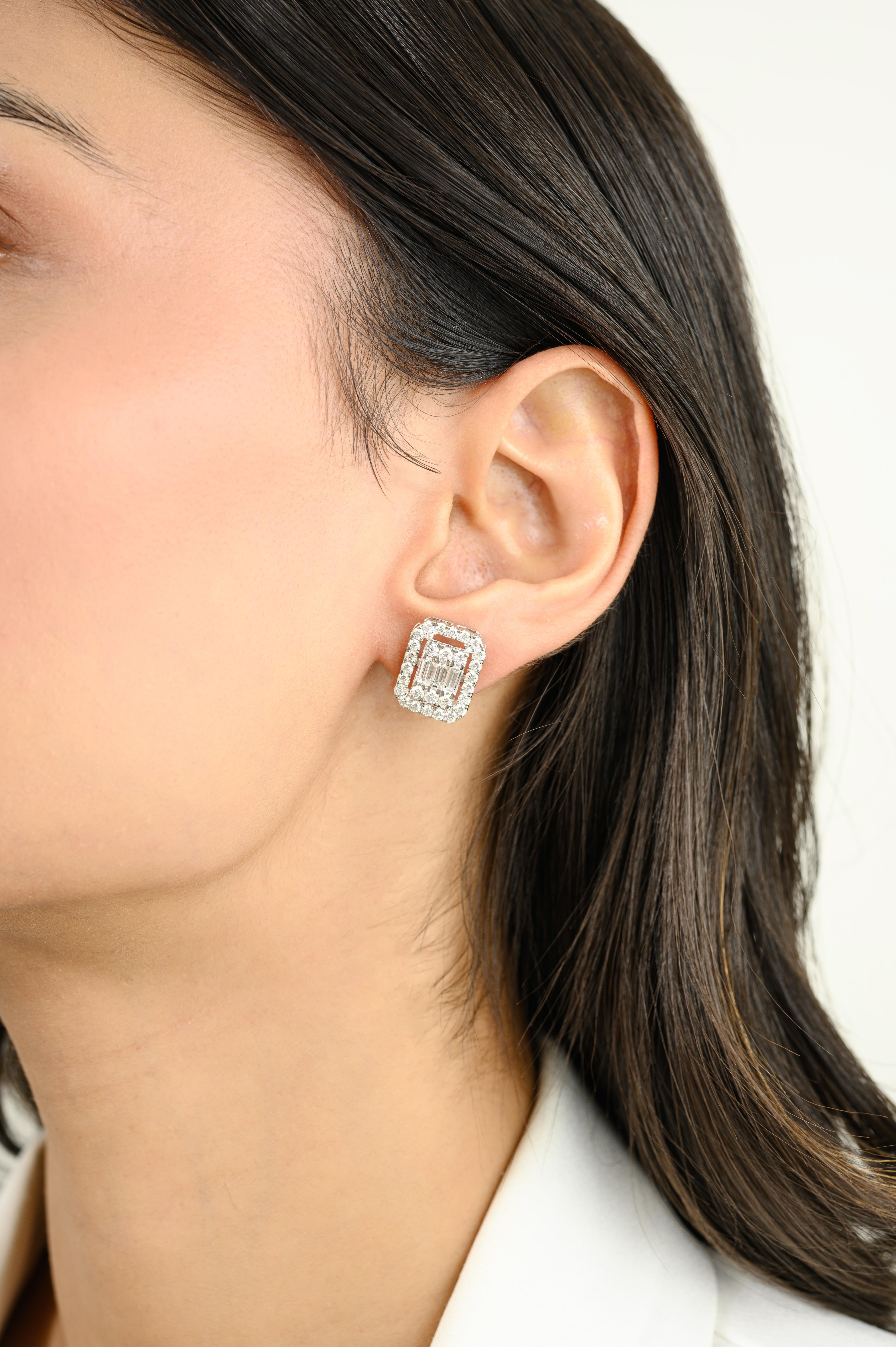 Orecchini a grappolo con diamanti certificati Gioielli di pregio senza tempo in oro 18 carati, per fare un figurone con il tuo look. Gli orecchini a perno ti serviranno per dare un tocco di classe al tuo look. Questi orecchini creano un look