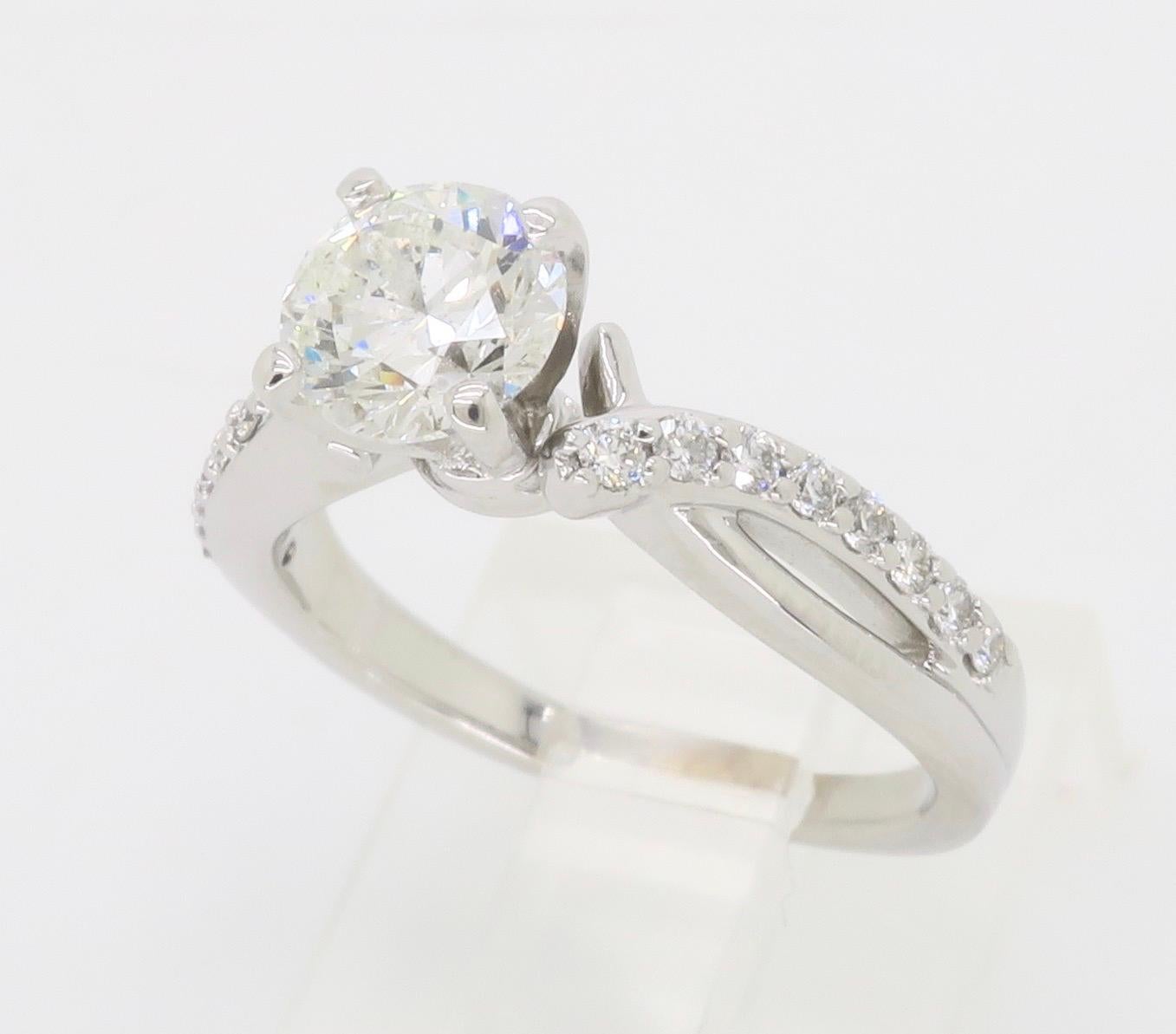 Round Cut Certified Diamond Engagement Ring