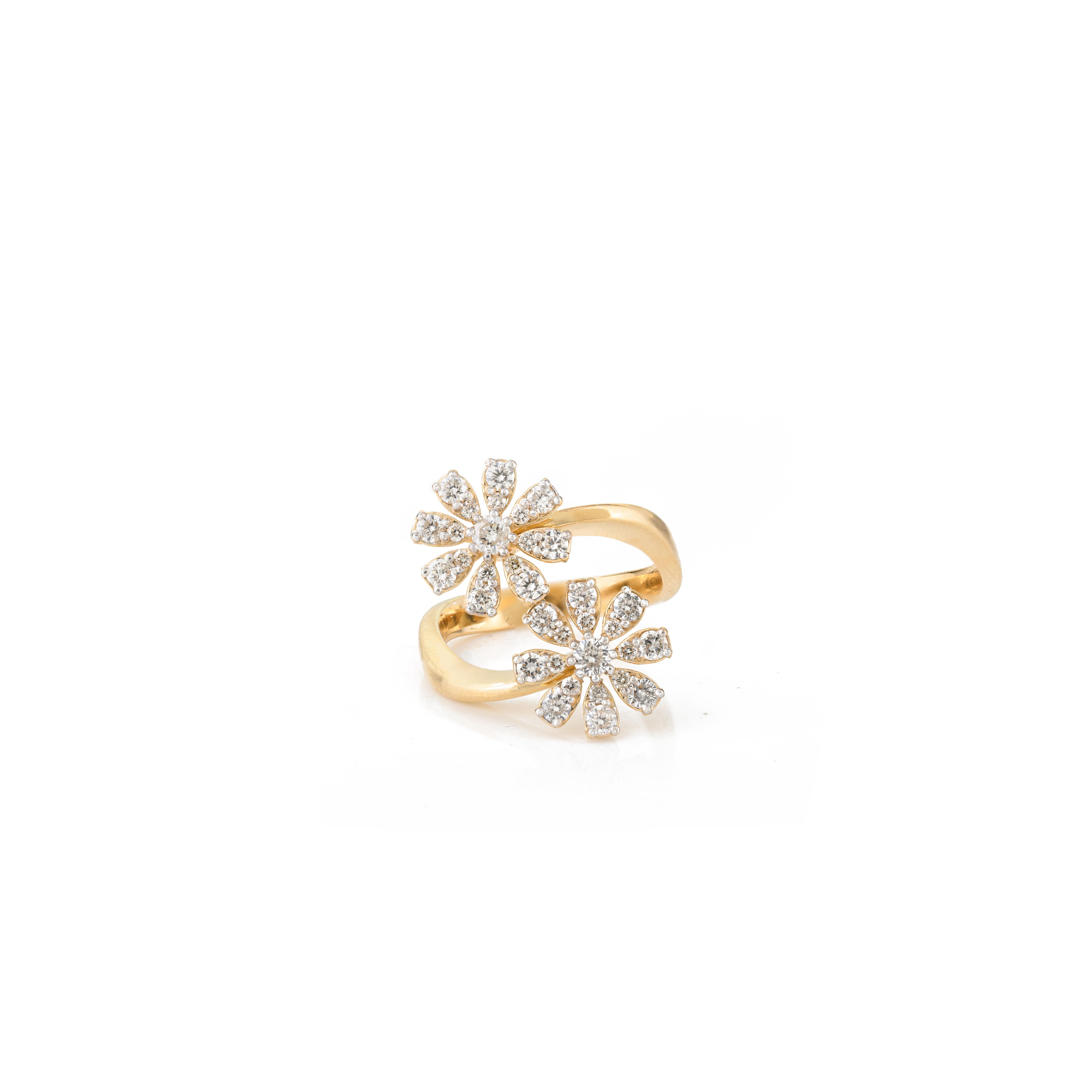 En vente :  Bague bypass fleur en or jaune 18 carats et diamants certifiés pour femmes 3