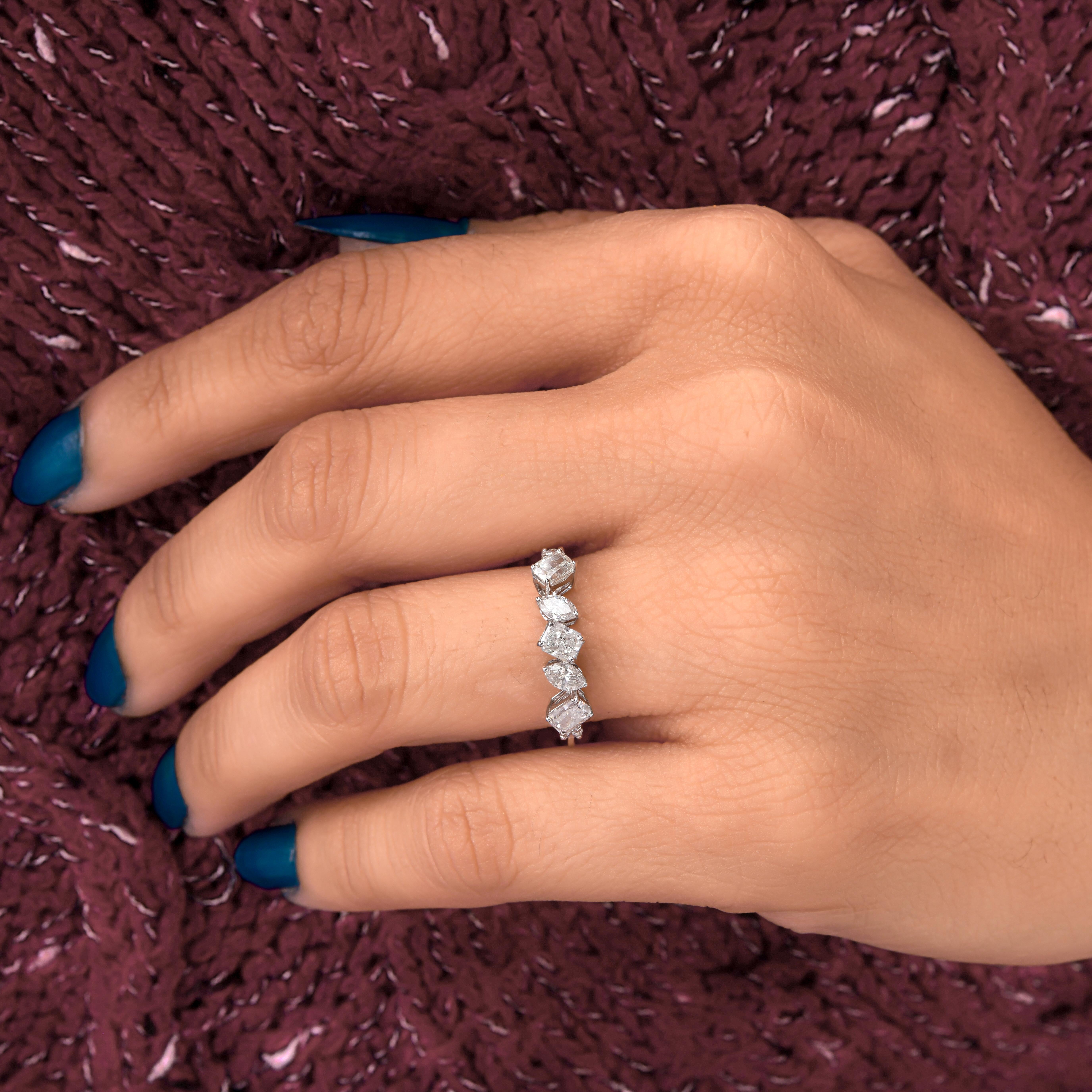 En vente :  Bague demi-éternité en or blanc 14k avec diamant certifié de forme mixte 4