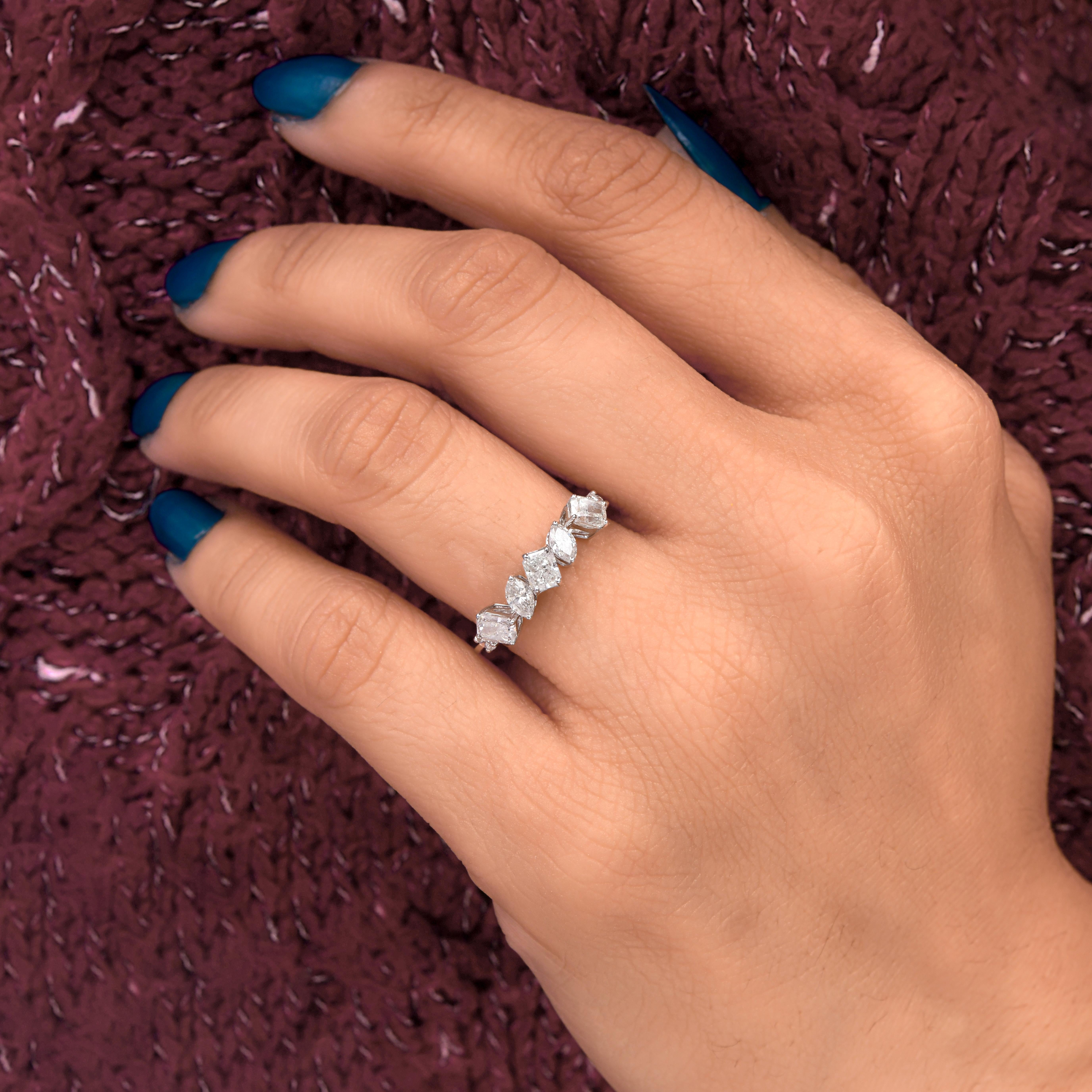 En vente :  Bague demi-éternité en or blanc 14k avec diamant certifié de forme mixte 8