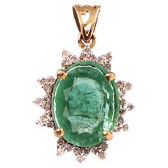 Oval Zambian Emerald Diamond Star Pendant Solid 18K Yellow Gold IGI Certified