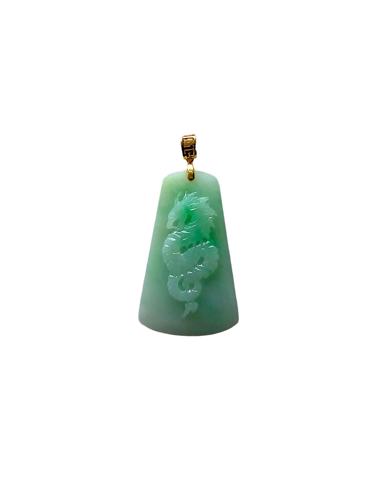 Pendentif en jade vert de Birmanie avec dragon certifié et or jaune 18 carats en vente 5