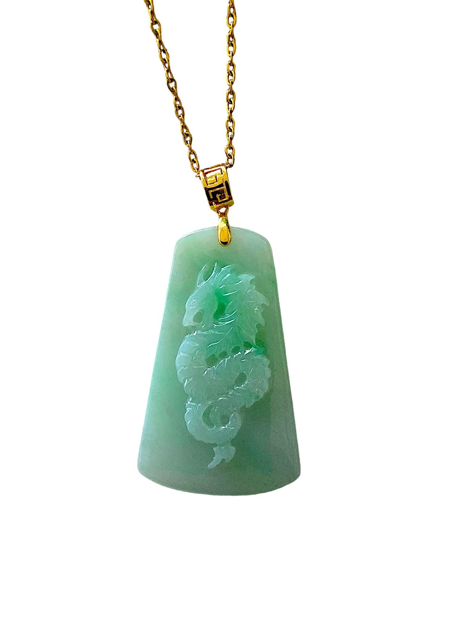 Pendentif en jade vert de Birmanie avec dragon certifié et or jaune 18 carats en vente 8