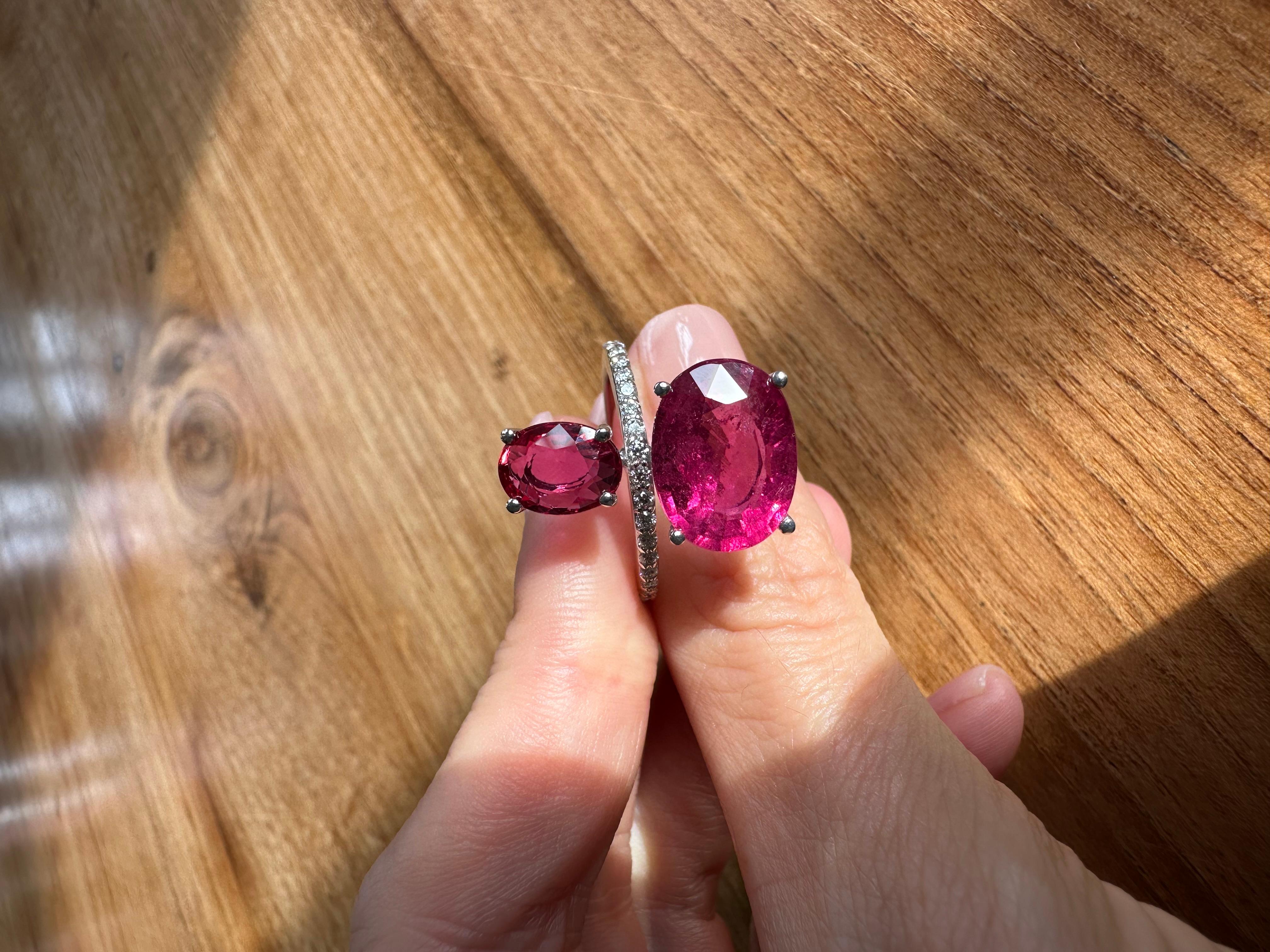 Anello certificato Eleg in oro bianco 18 carati con rubino, rubelite e diamante a doppia pietra in vendita 6