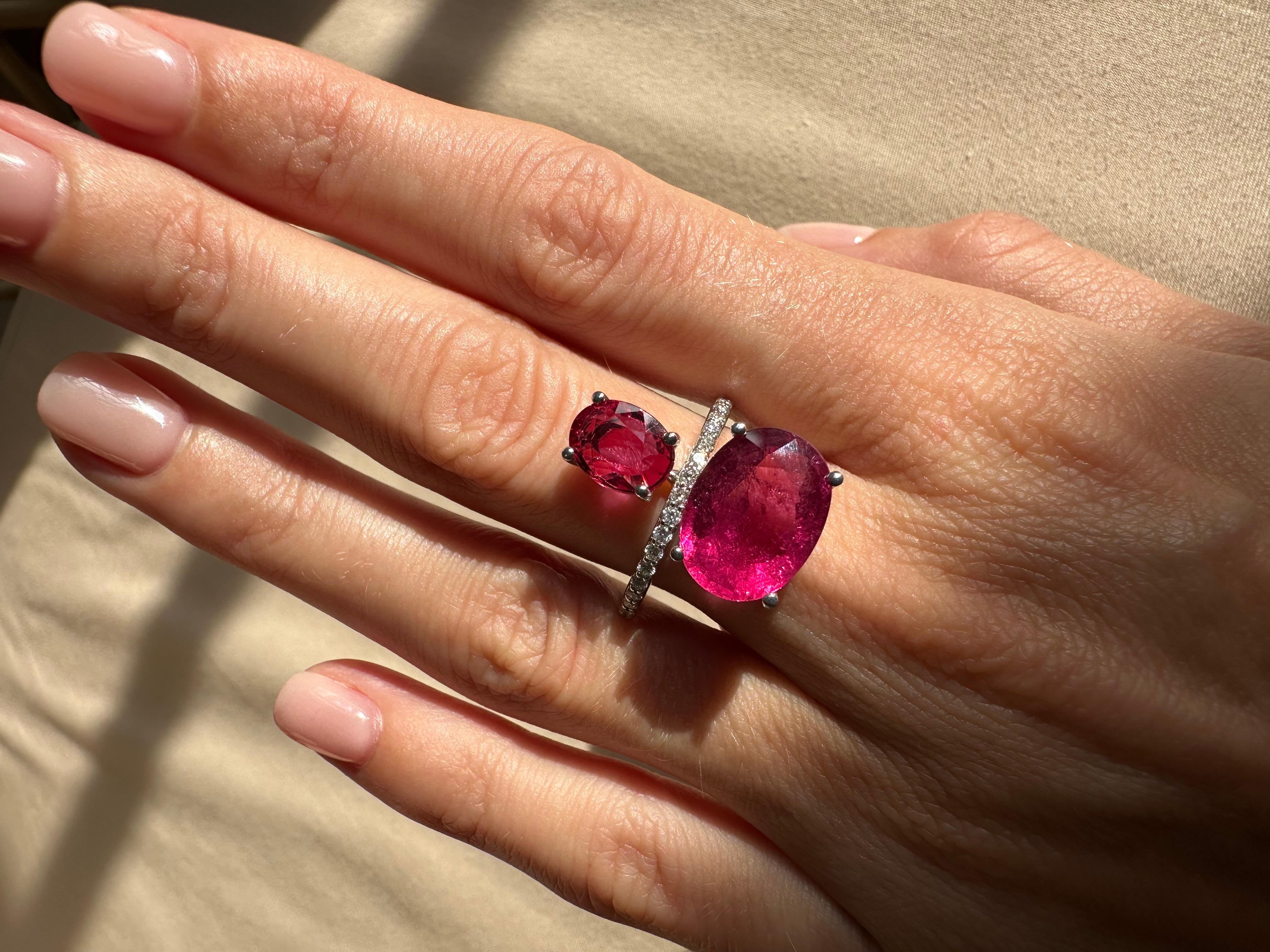 Anello certificato Eleg in oro bianco 18 carati con rubino, rubelite e diamante a doppia pietra in vendita 3