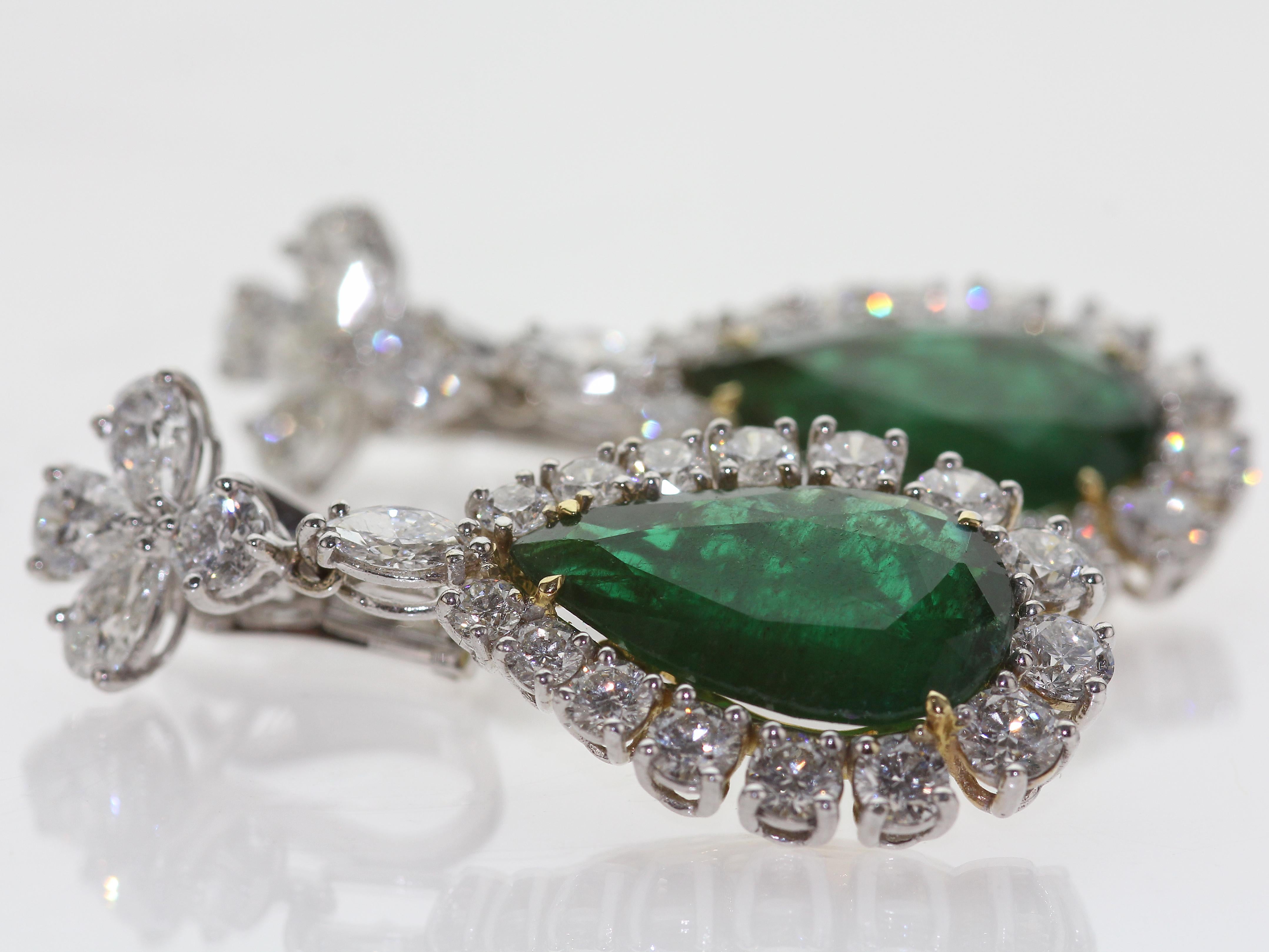 Zertifizierte Smaragd-Tropfen-Ohrringe mit 17,5 Karat und Diamanten im Elizabeth Taylor-Stil (Tropfenschliff)
