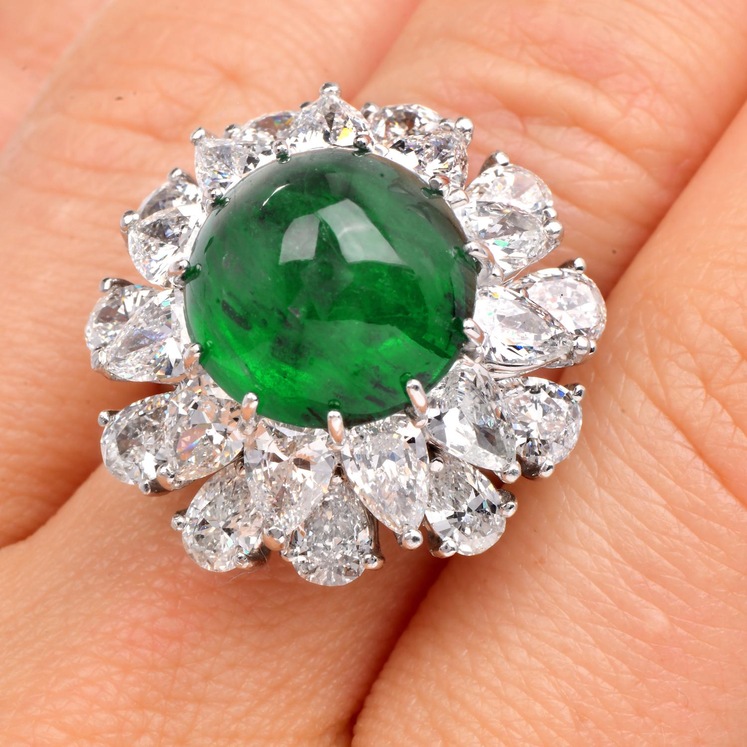 Zertifizierter Smaragd 21,80 Karat Diamant Platin Zuckerhut-Cocktailring mit Blumenmuster im Angebot 3