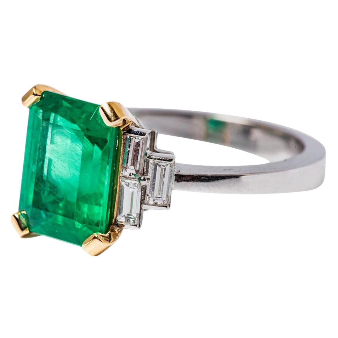 Certified Emerald 2.68 Karat White Diamonds on with Gold Engagement Ring In New Condition In Vannes, FR