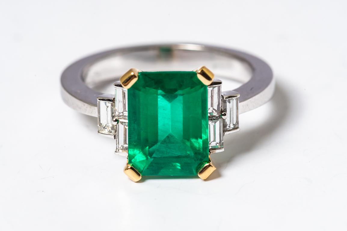 Women's Certified Emerald 2.68 Karat White Diamonds on with Gold Engagement Ring
