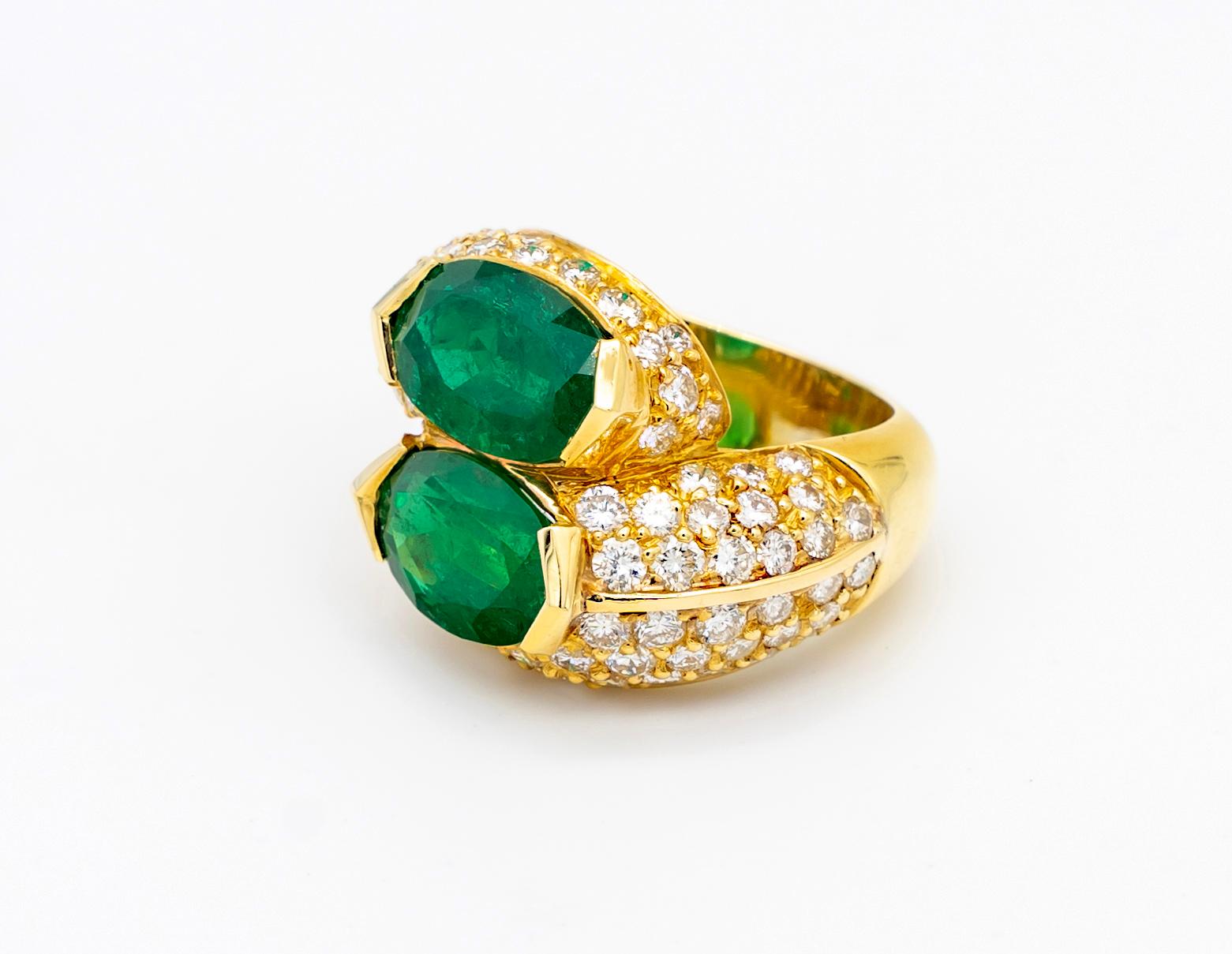 Modernist Certified Emerald 2.7ct & 2.7ct and Diamond Twist Ring in 18K Yellow Gold For Sale