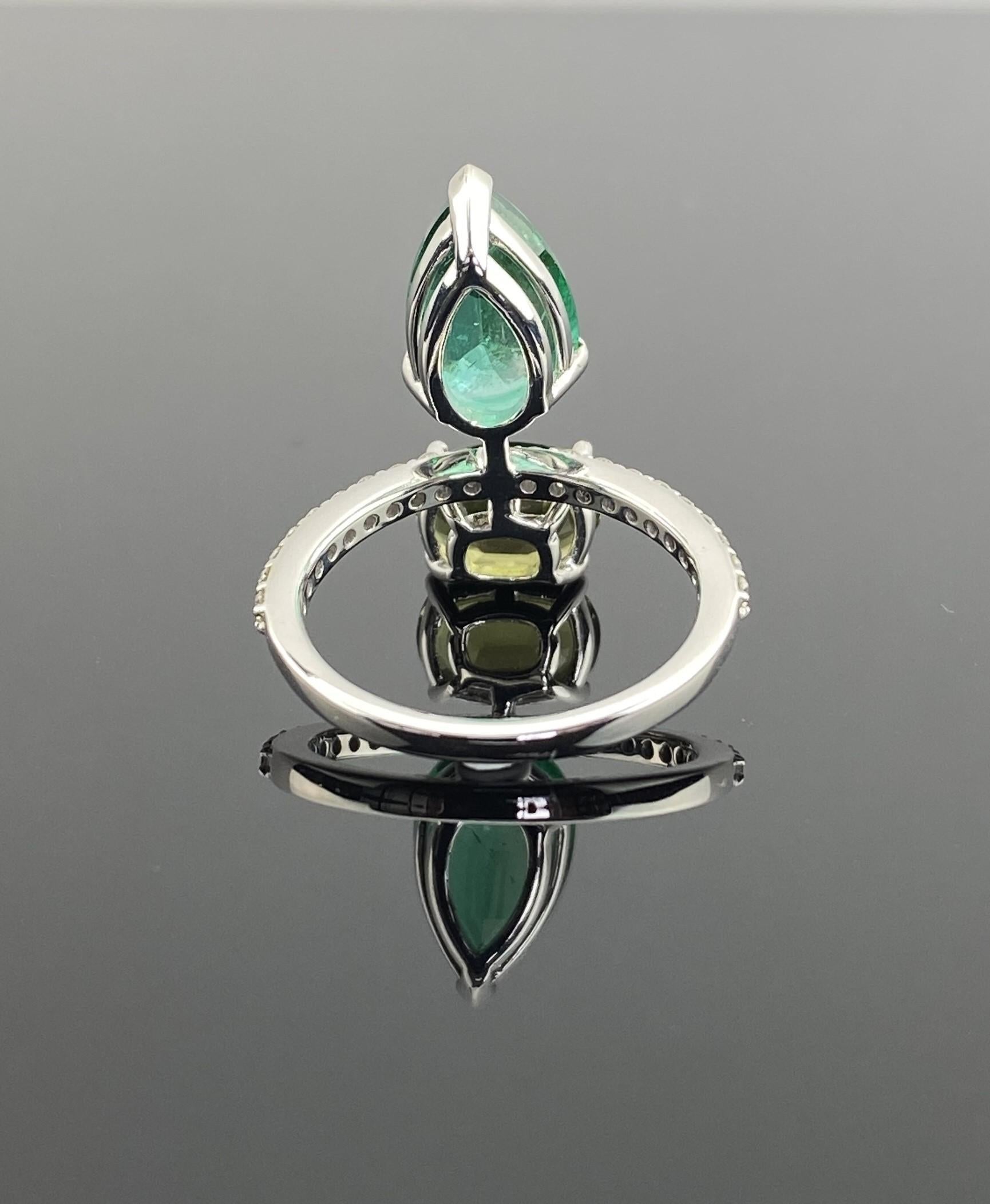 Certified Emerald and Tourmaline Cocktail Ring in 18K White Gold In New Condition In Bangkok, Thailand