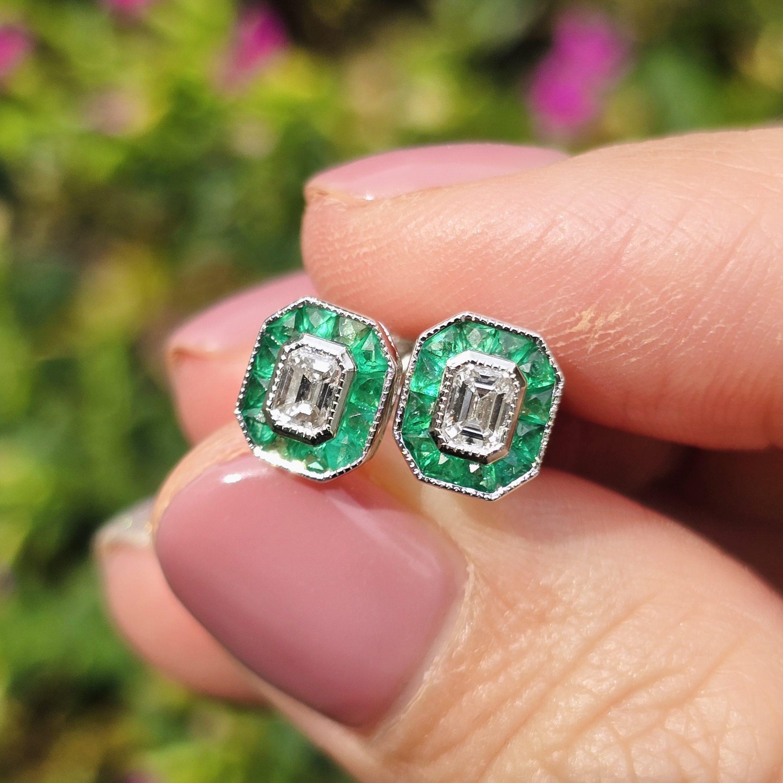Zertifizierter Smaragdschliff-Diamant Smaragd Halo Ohrstecker 14K Weißgold im Zustand „Neu“ im Angebot in Oakton, VA