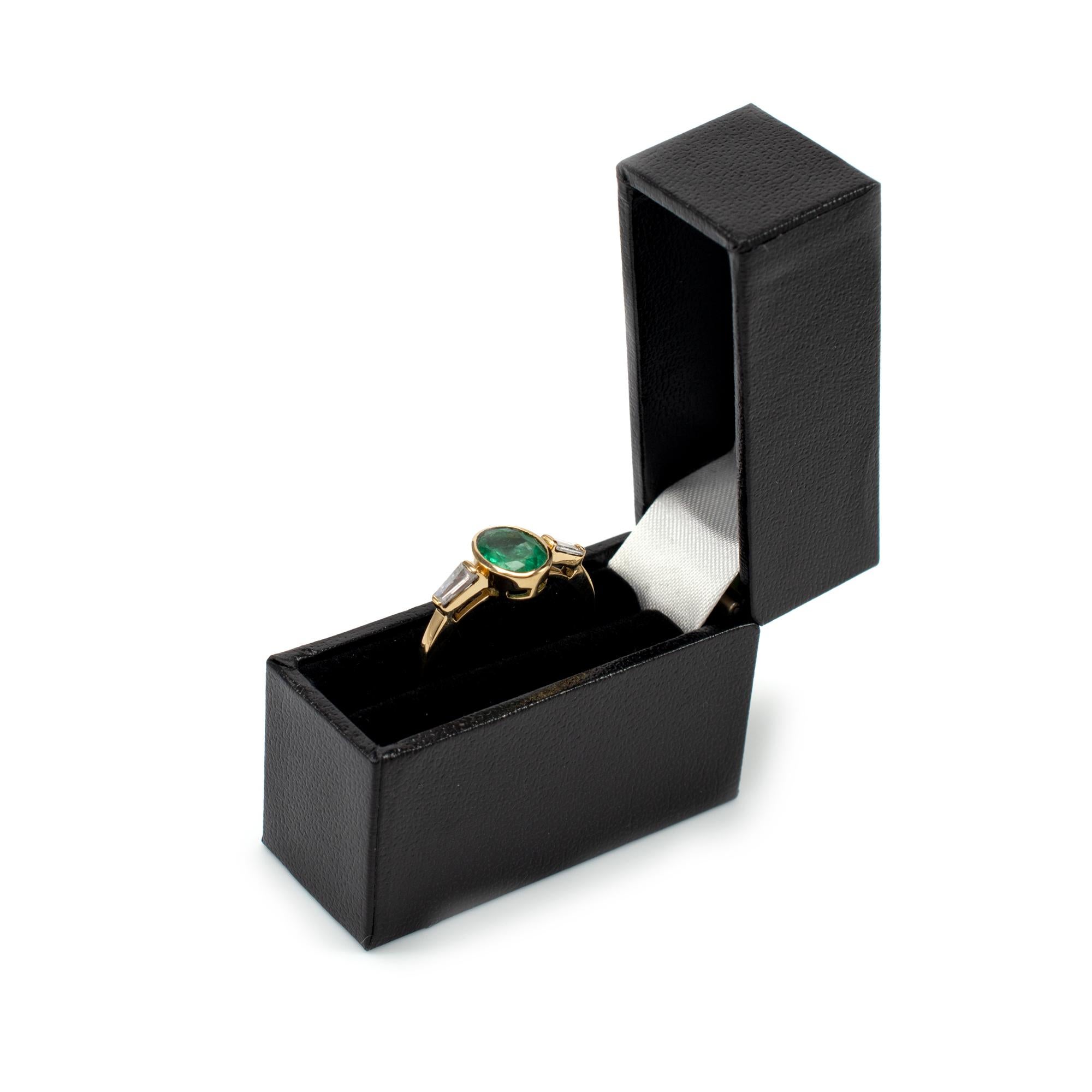 Certified Emerald and Diamond Engagement Ring 18 Karat Gold 4