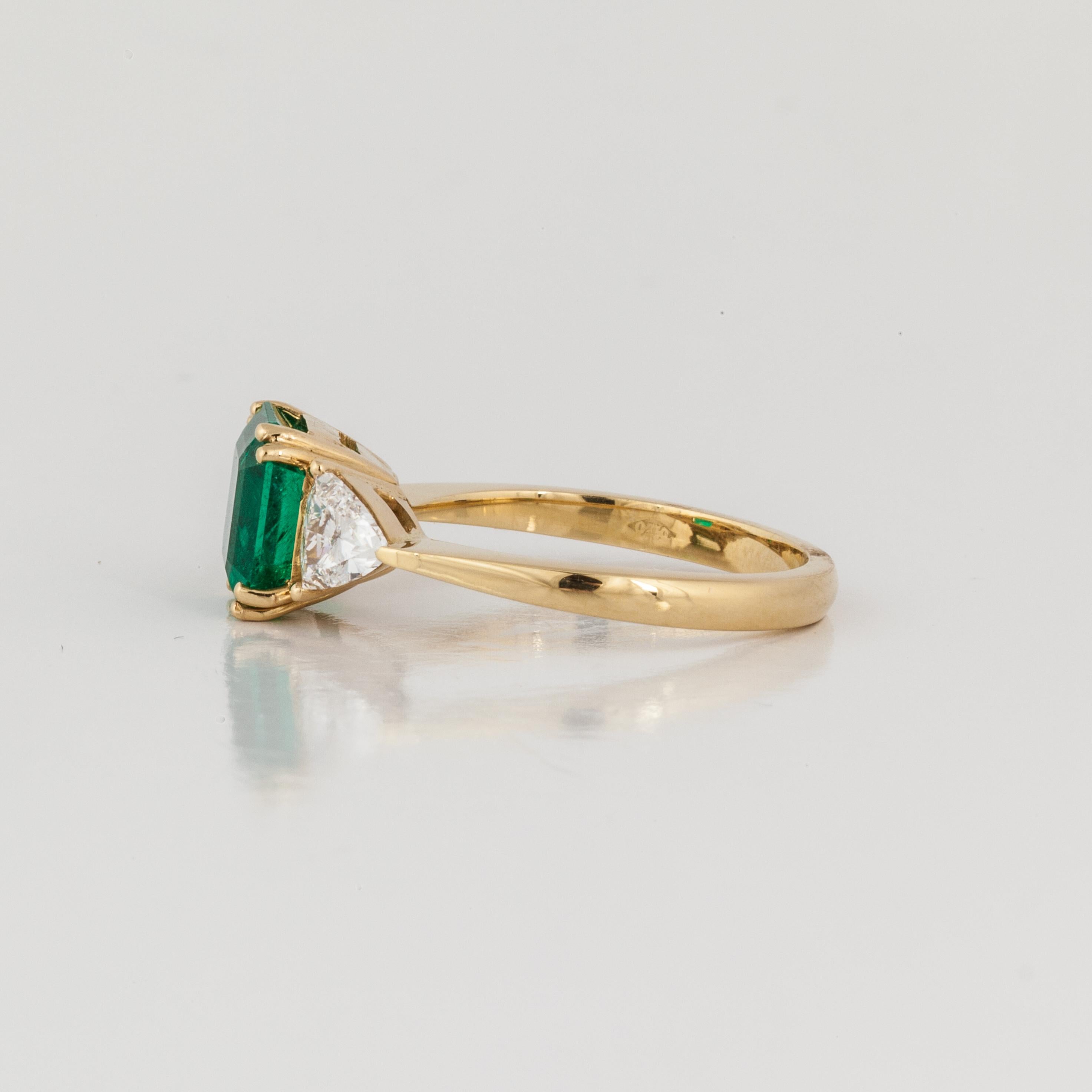 AGL-zertifiziert 2,30 Ct. Ring mit Smaragd und Diamant aus 18 Karat Gold (Smaragdschliff) im Angebot
