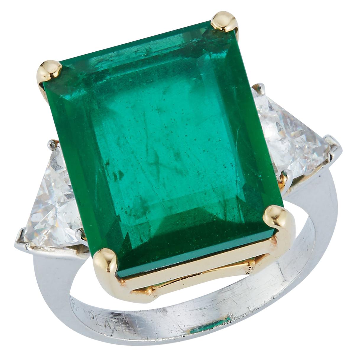 Zertifizierter dreisteiniger Ring mit Smaragd und Diamant