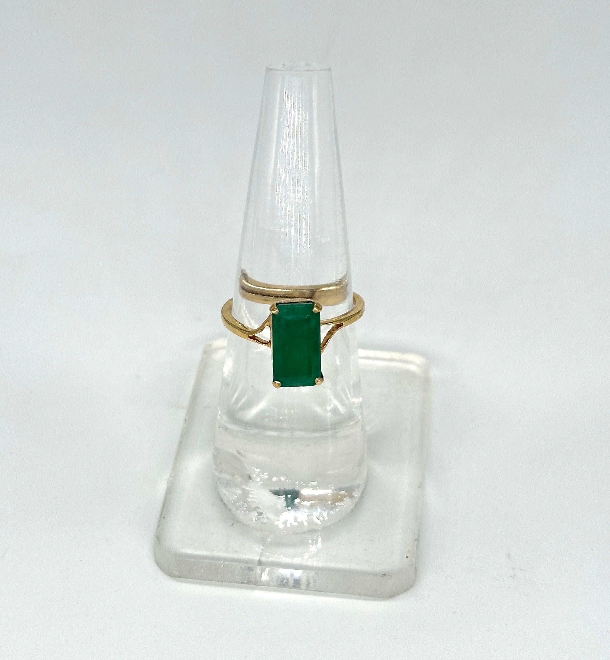 Certified Emerald Gold Ring 2.40ctw Emerald 14K Solid Yellow Gold Ring For Sale 2