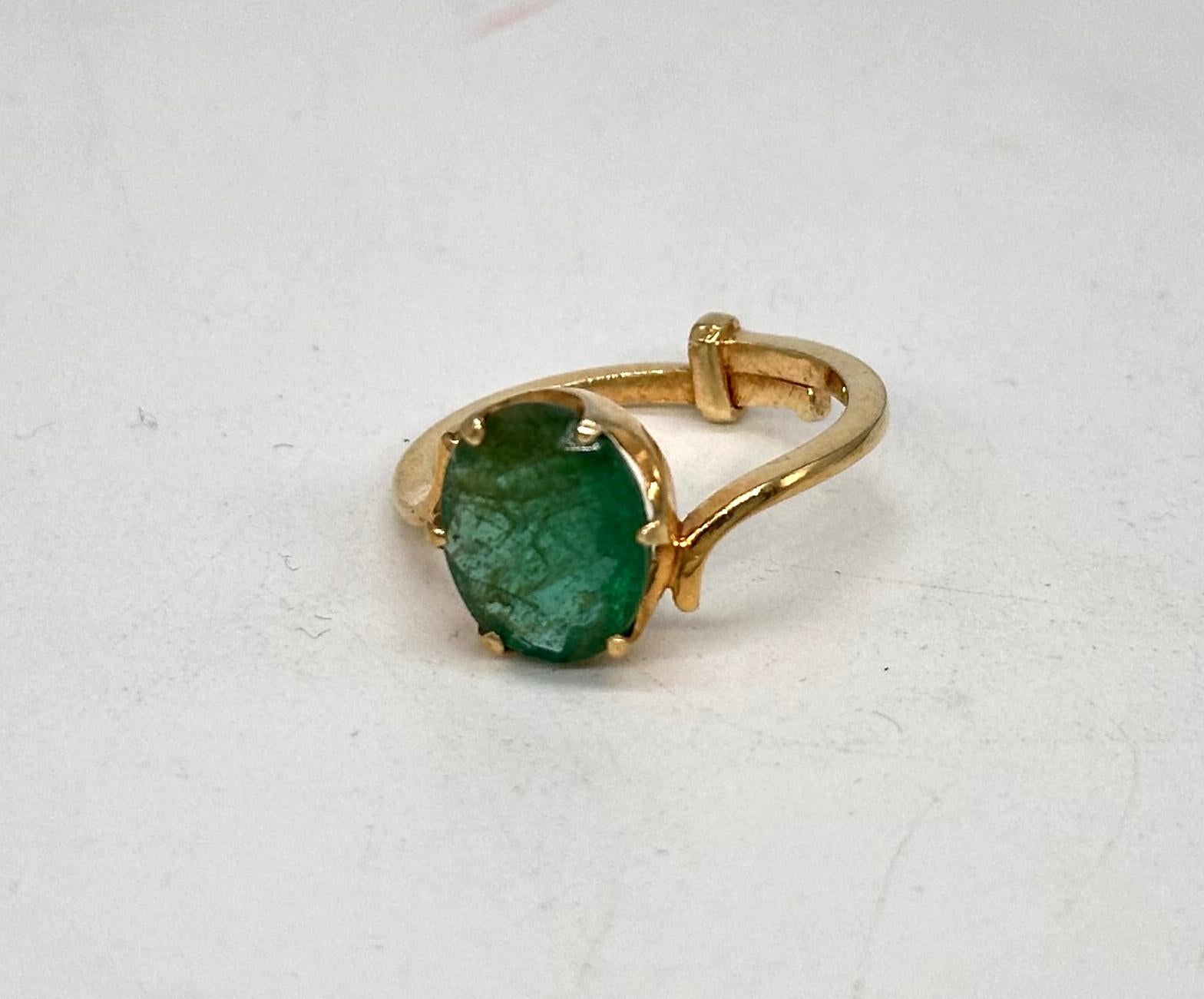 Bague en or jaune massif 14 carats avec émeraude certifiée 2,70 ctw en vente 4