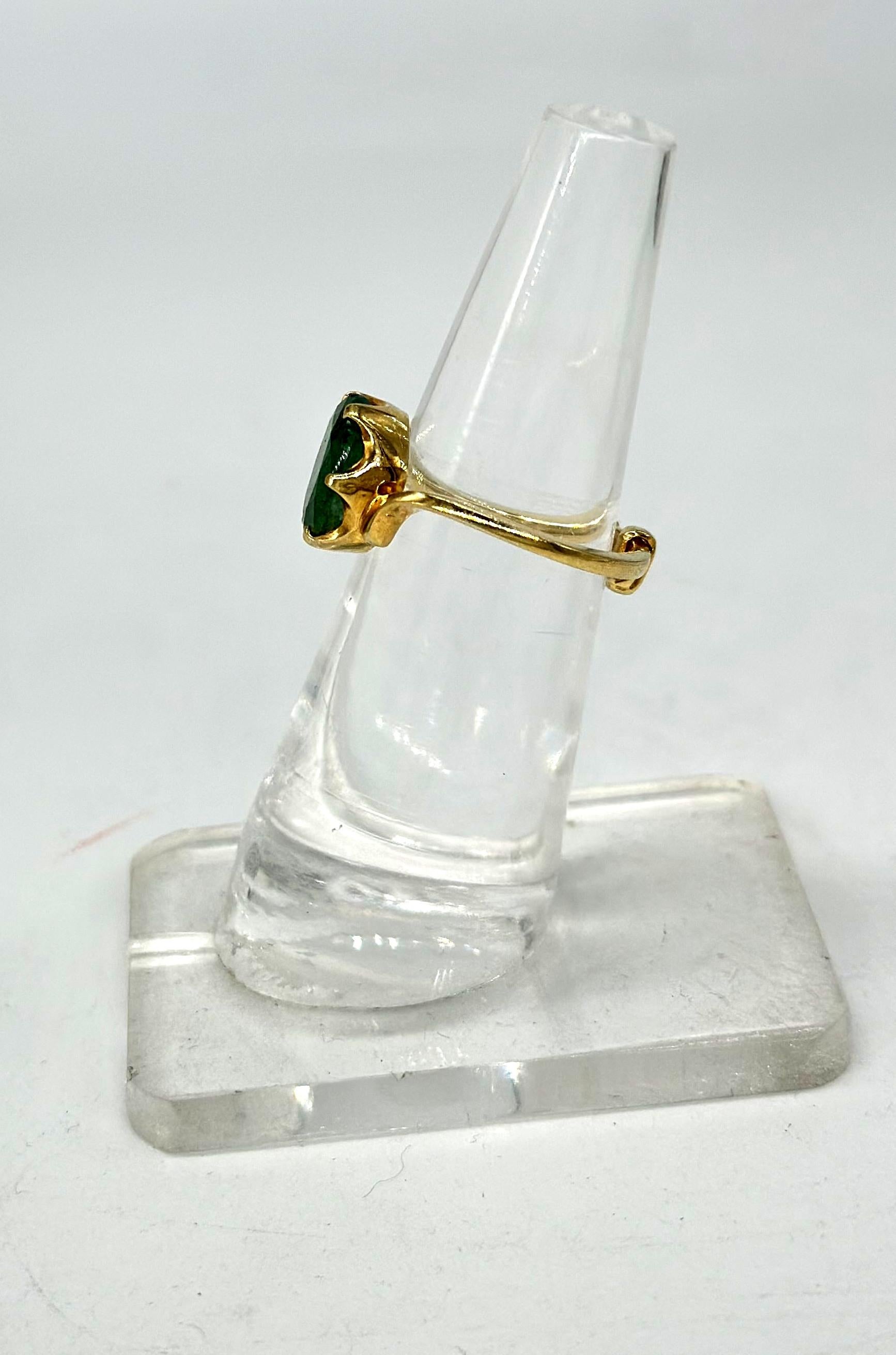 Art nouveau Bague en or jaune massif 14 carats avec émeraude certifiée 2,70 ctw en vente