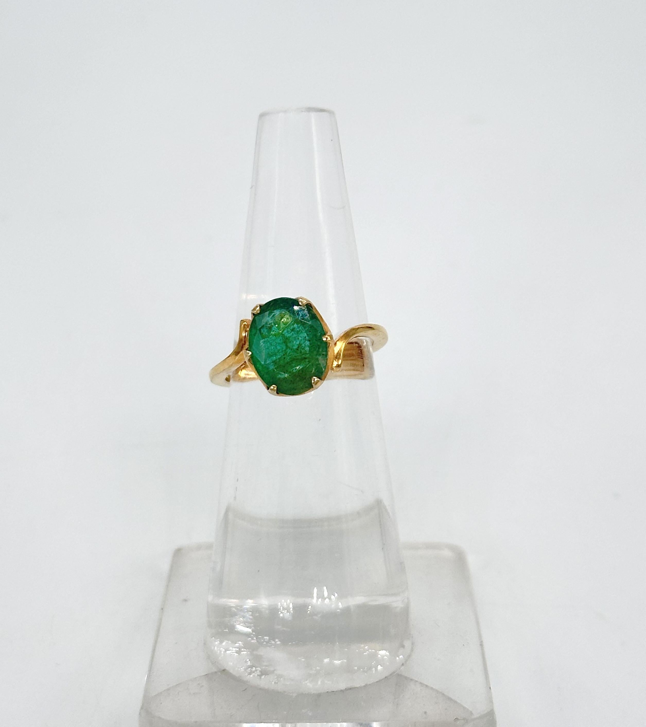 Bague en or jaune massif 14 carats avec émeraude certifiée 2,70 ctw en vente 1