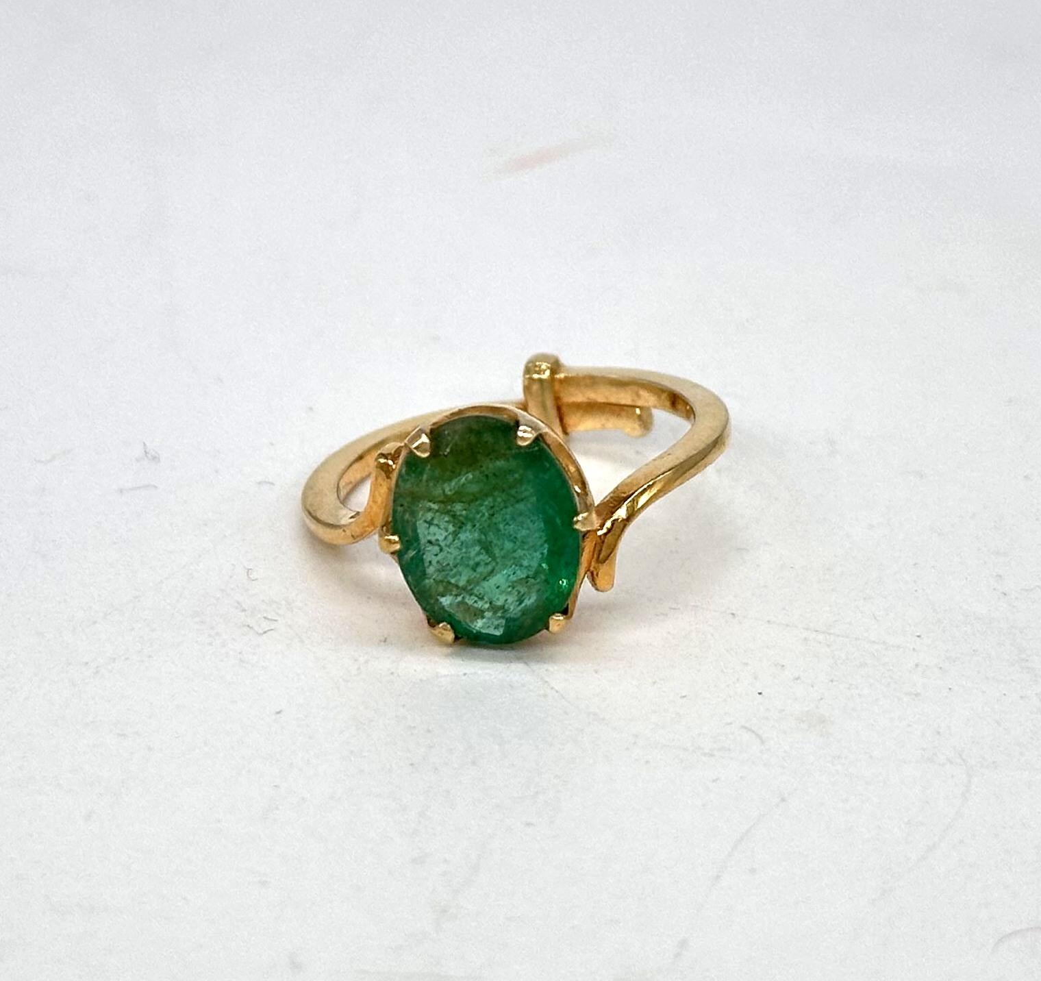 Bague en or jaune massif 14 carats avec émeraude certifiée 2,70 ctw en vente 3