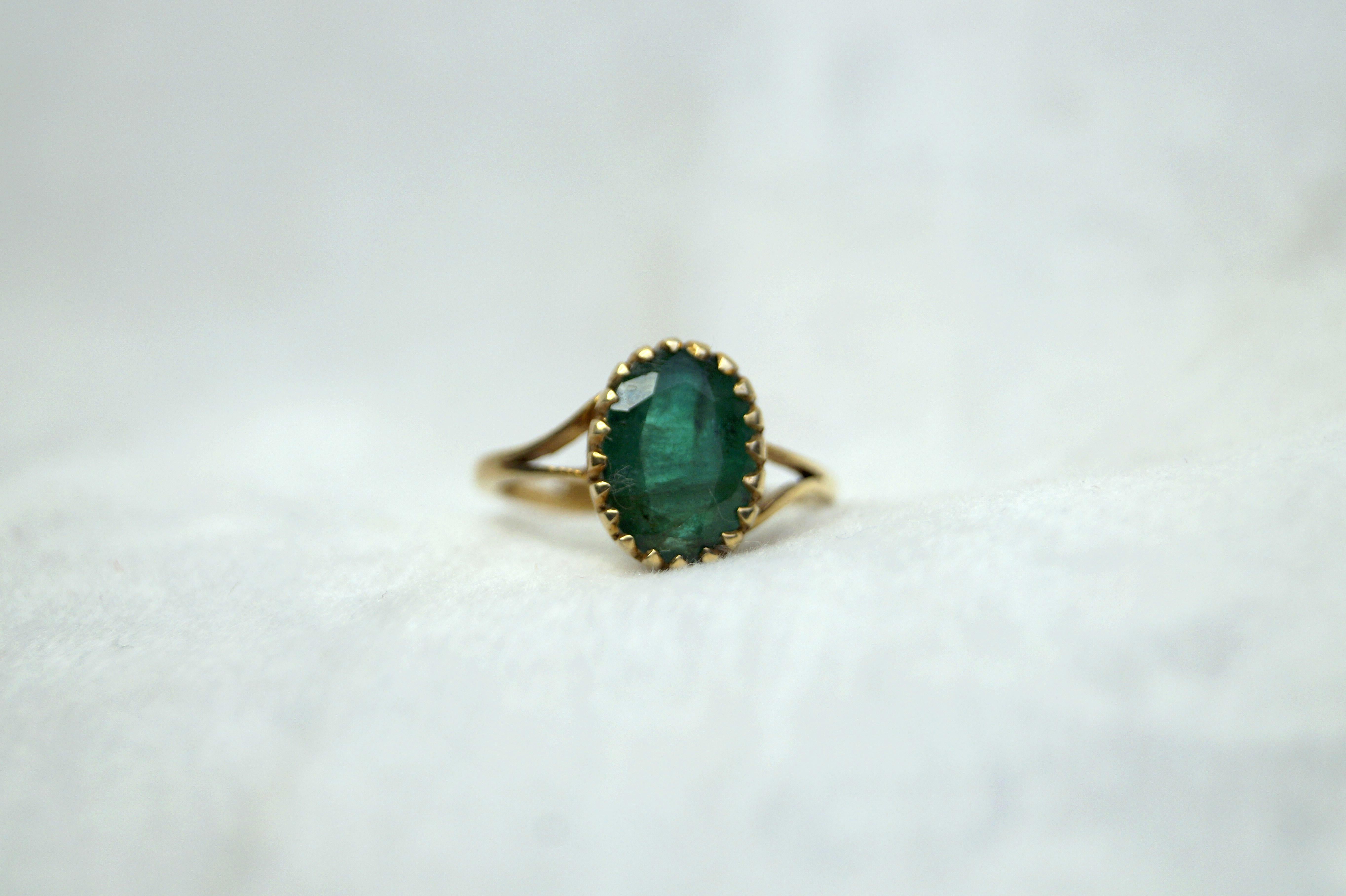 *DETAILS- (ITEM no=p234)
-------------------------------------------------
- Gold Purity: 14k ( 585 ) (Hallmark)
- Gold Color: Yellow
-------------------------------------------------
-Gemstone-Natural Emerald (Real)
- Gem Stone Wt. : 2.45ctw
- No.