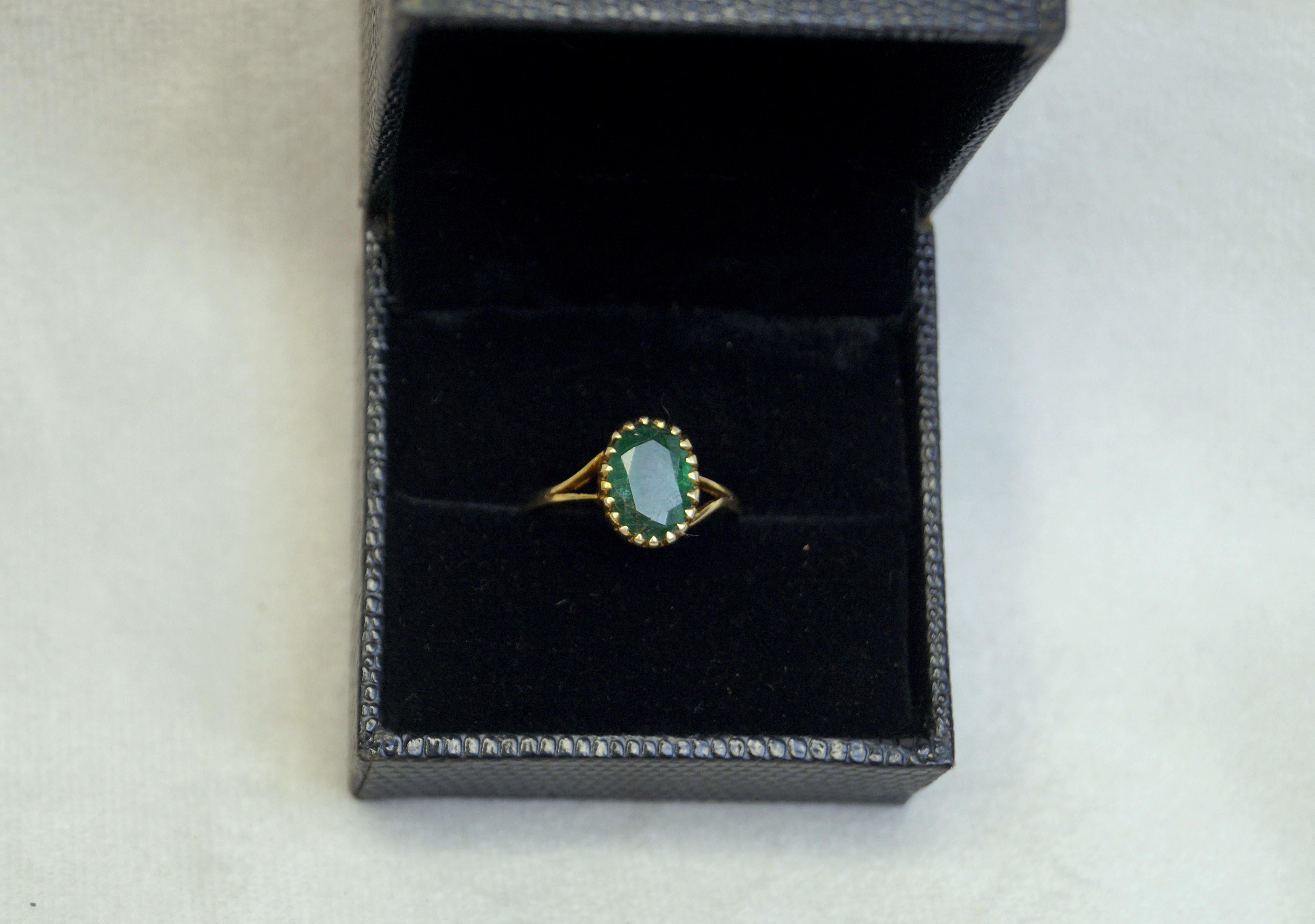 Art Nouveau Certified Emerald Ring 2.45ctw Emerald 14K Solid Yellow Gold Ring For Sale
